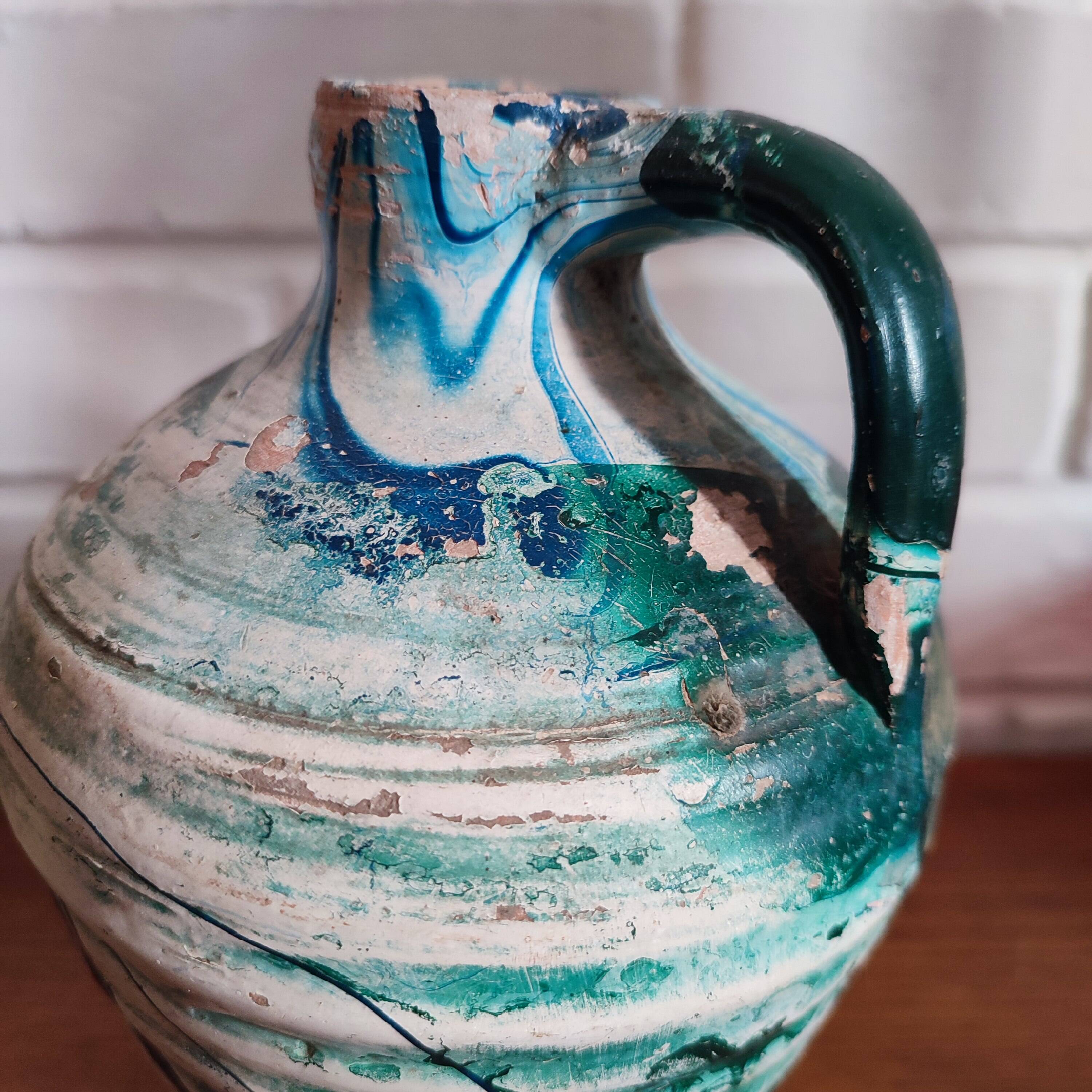Vase en terre cuite à finition marbrée