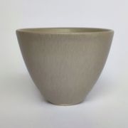 Bol en porcelaine signé