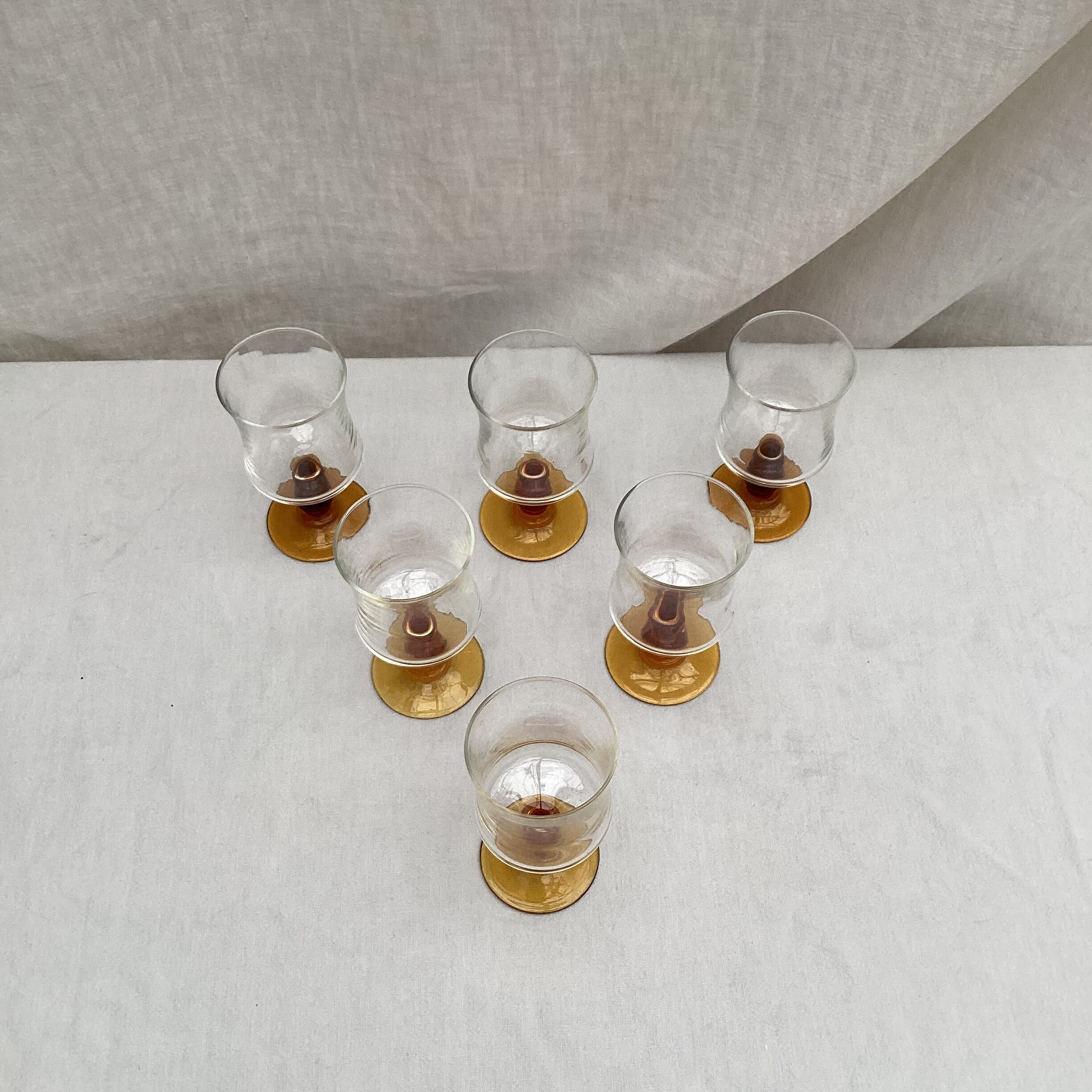 Set of six stemmed glasses stamped France dimensions: height -12cm- diameter 6cm-