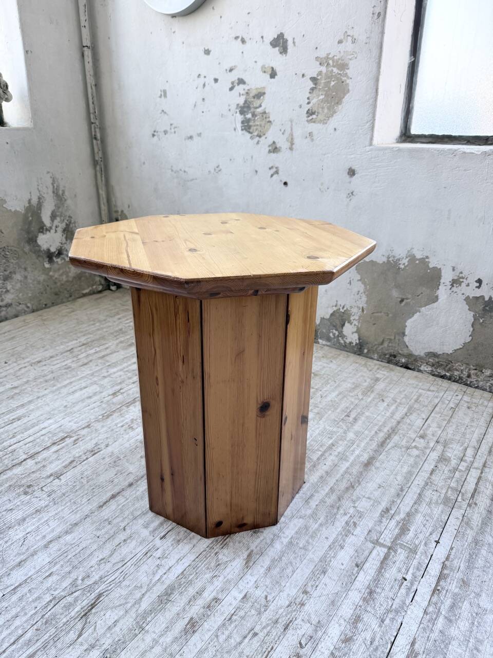Hexagonal console table guéridon Regain pine 1970