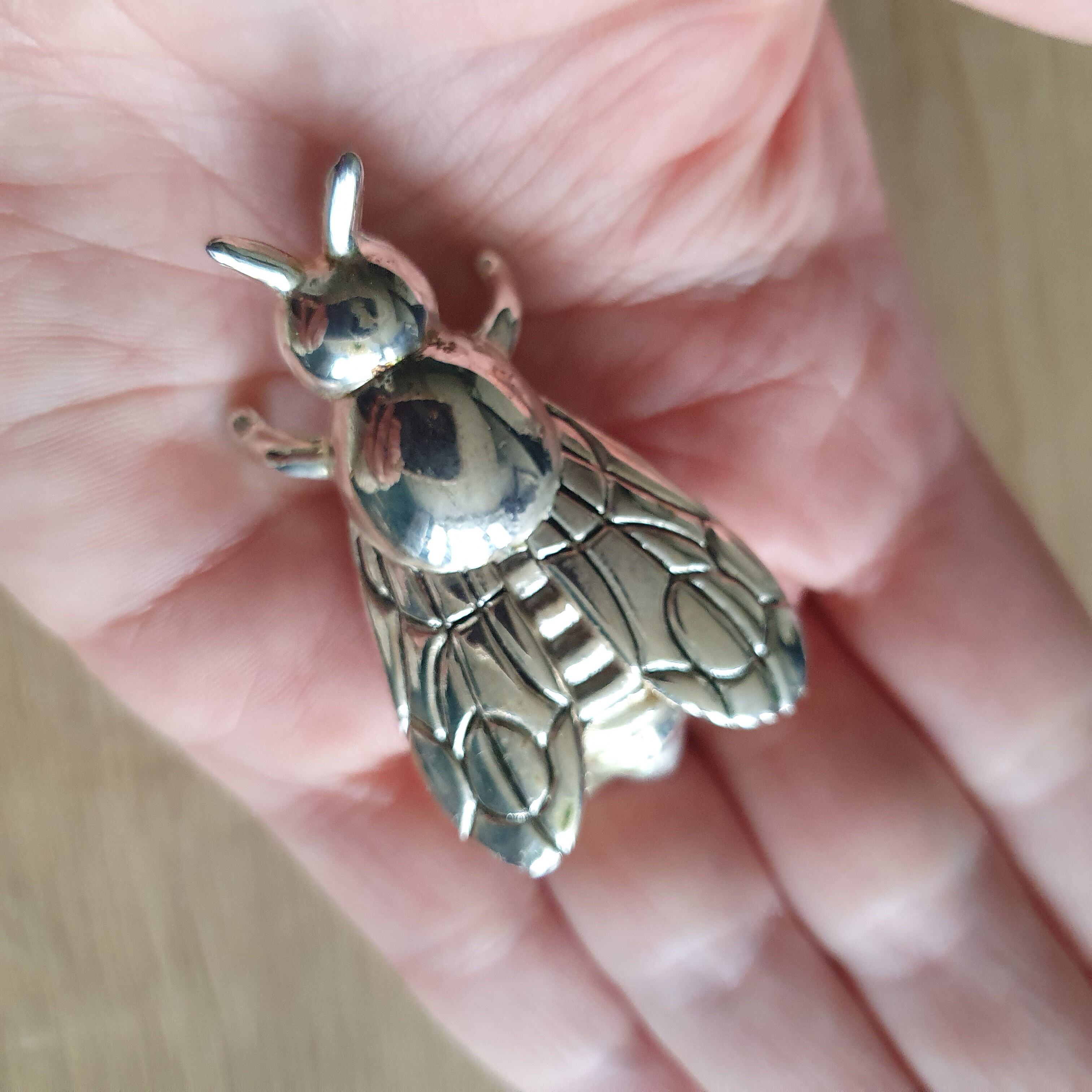 Bee knife holders