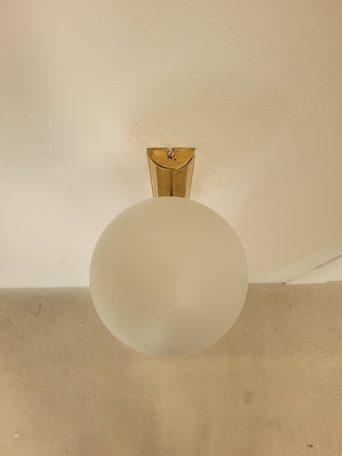 Pair of vintage wall lights in brass and glass from the 70s