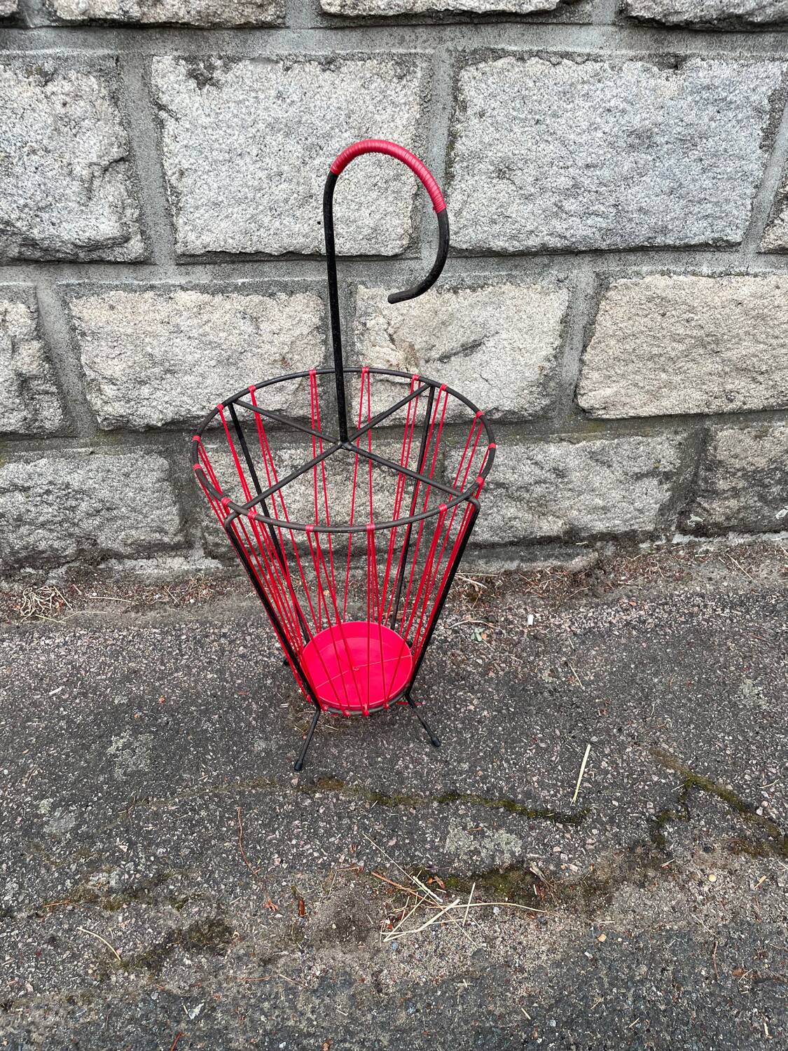 Scoubidou umbrella stand