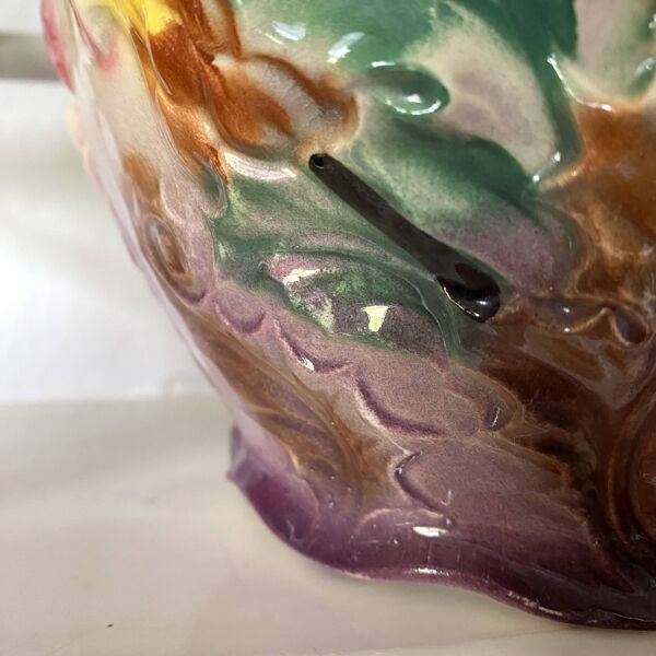 Cache pot ancien en barbotine , chardons