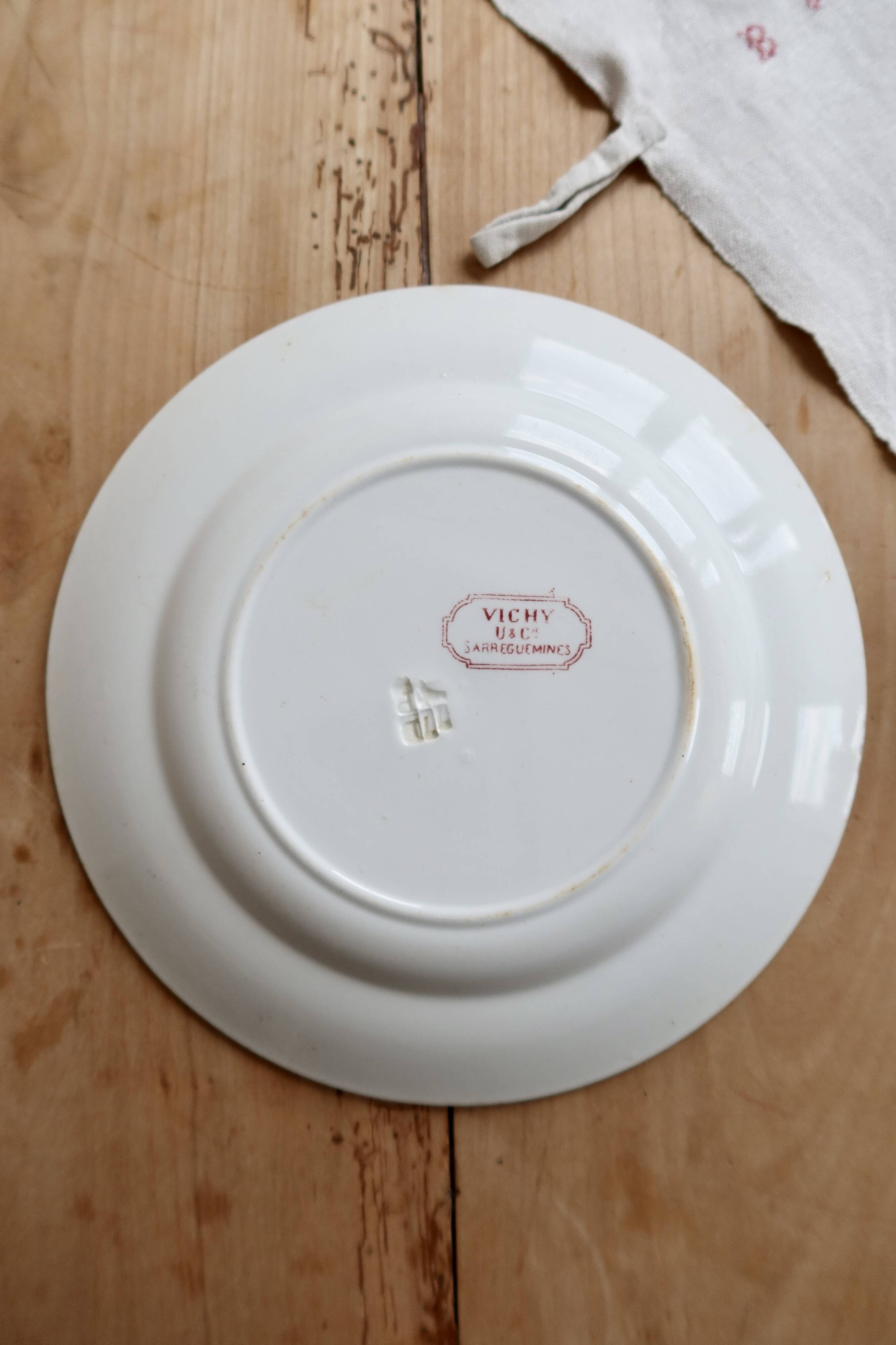 Dessert plate ironstone Sarreguemines U&C model Vichy red