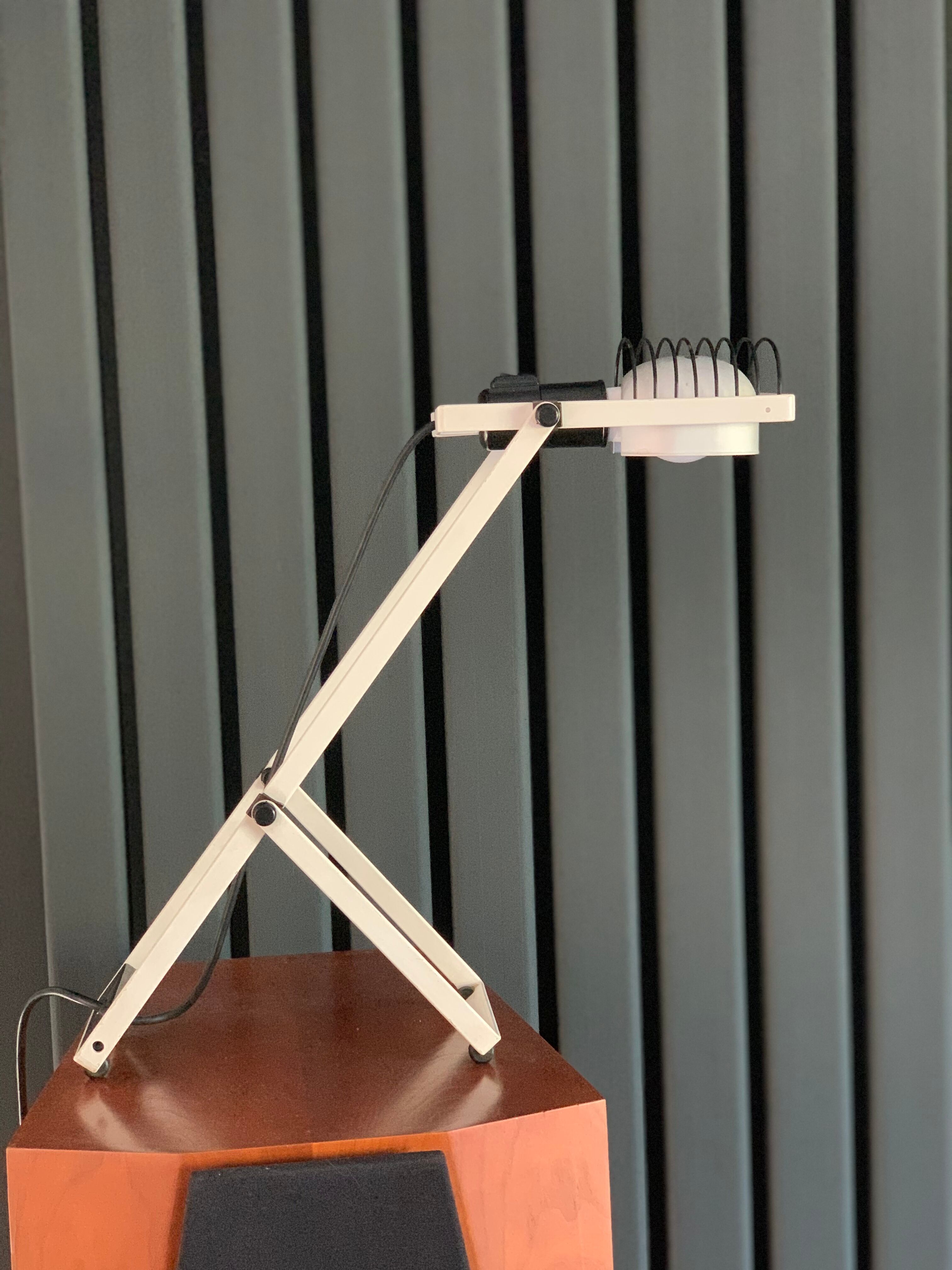 Lamp model "Sintesi" of tavolo by Ernesto Gismondi for Artemide / Italy 70s / white model