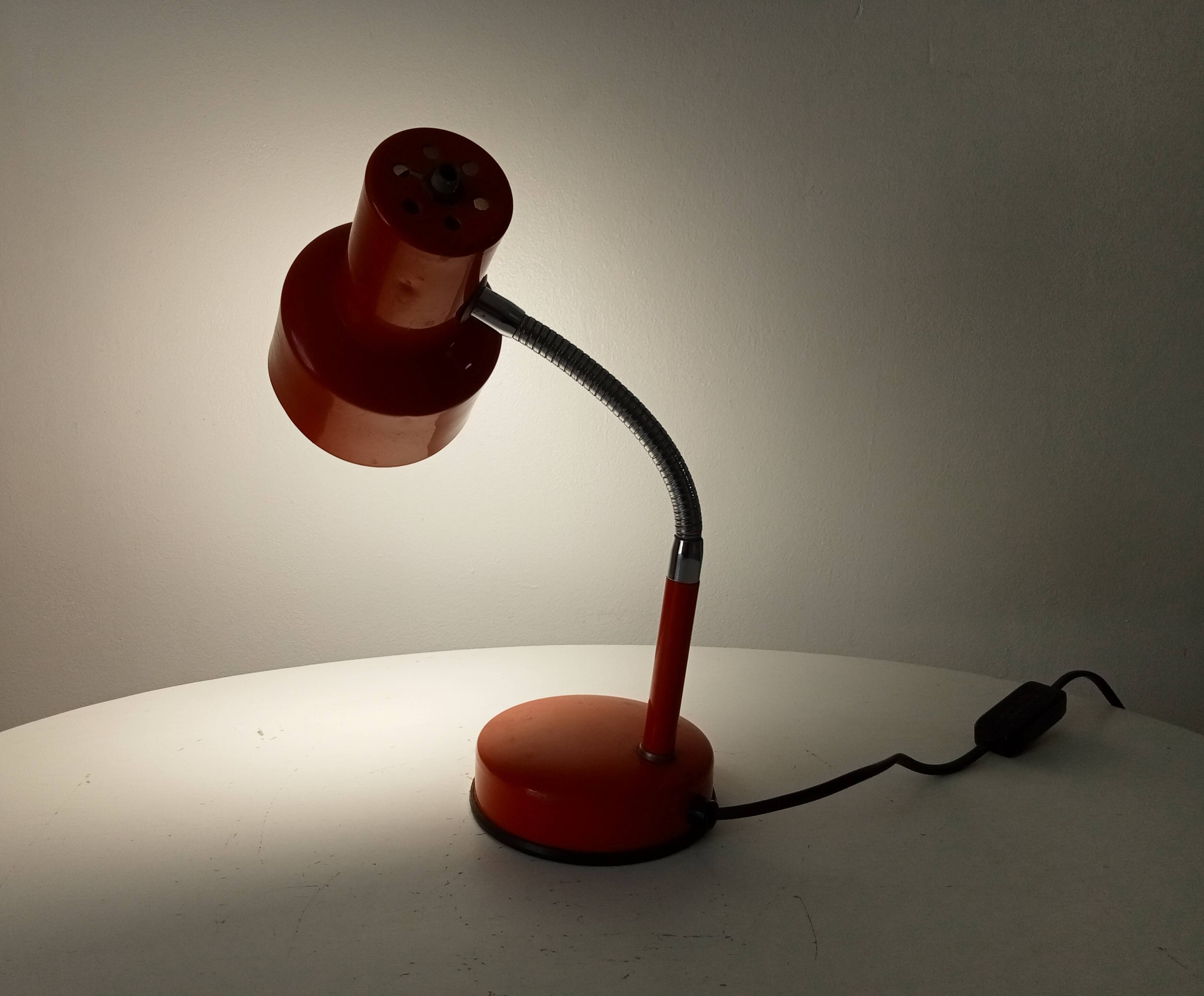 Vintage articulated desk lamp from the 1970s.