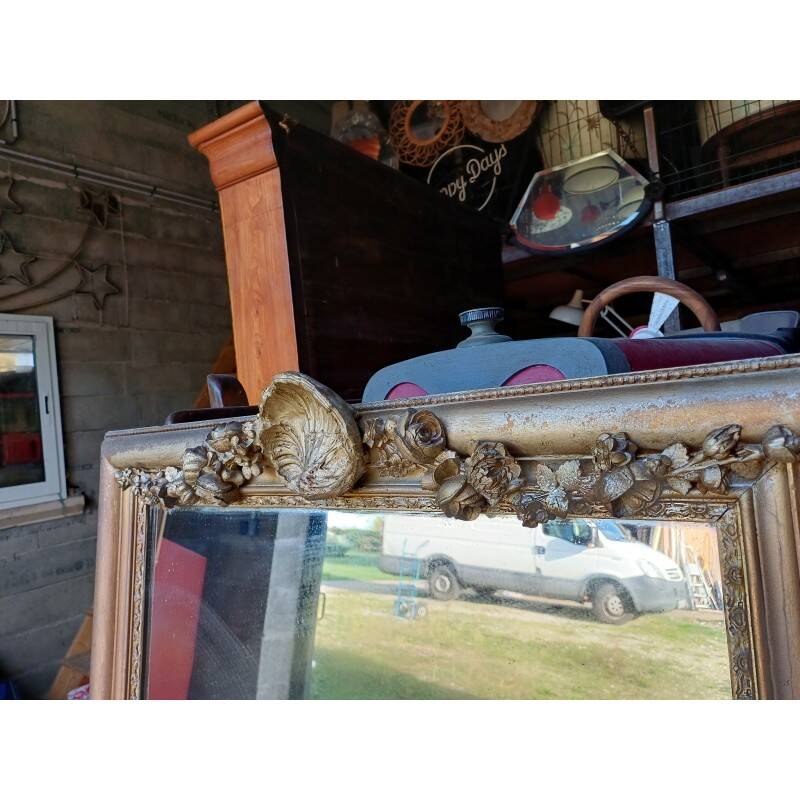 19th century mirror in wood and gilded stucco "scallop shell"