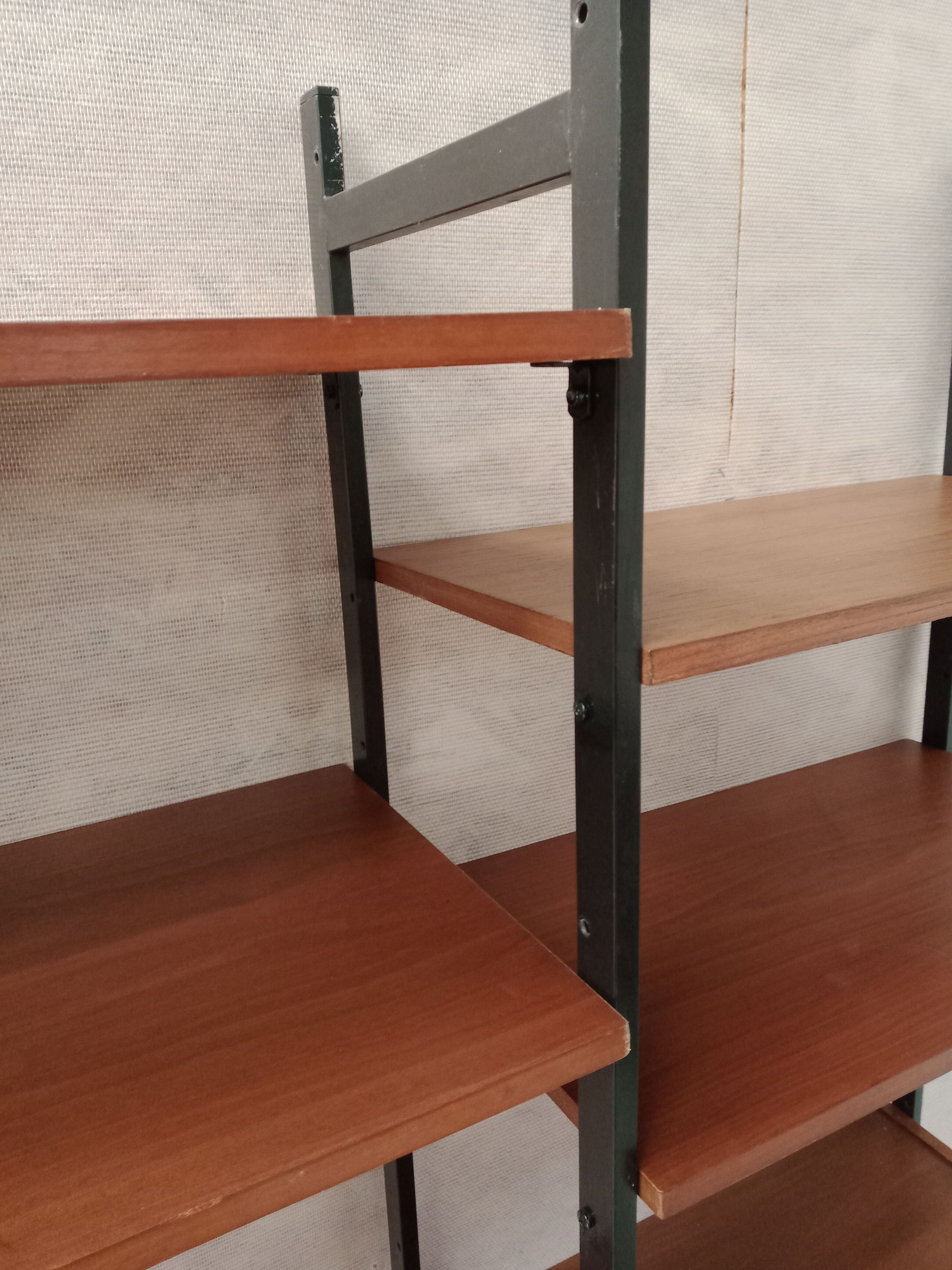 Wall shelf system