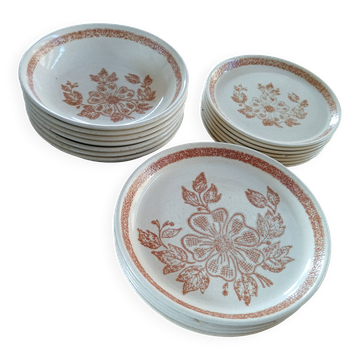 Set of 19 stoneware plates