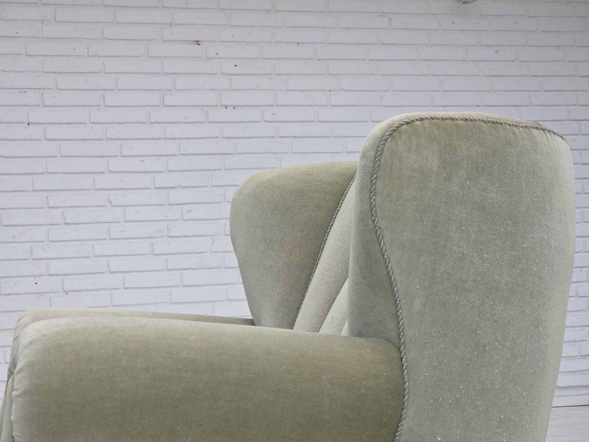Fauteuil relax danois des années 1970, velours d'ameublement vert clair