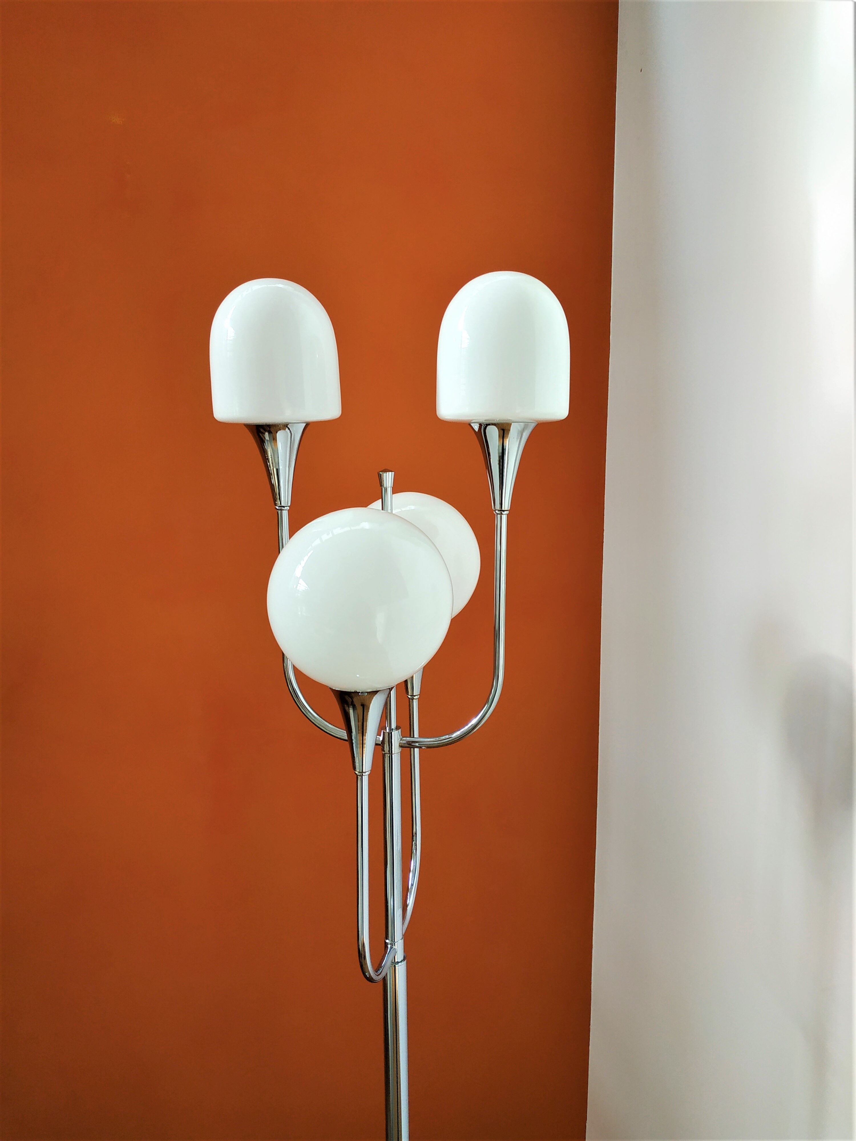Lampadaire chromé à 4 globes des années 70 dans le gout de Sciolari
