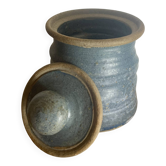 Ceramic pot with movement