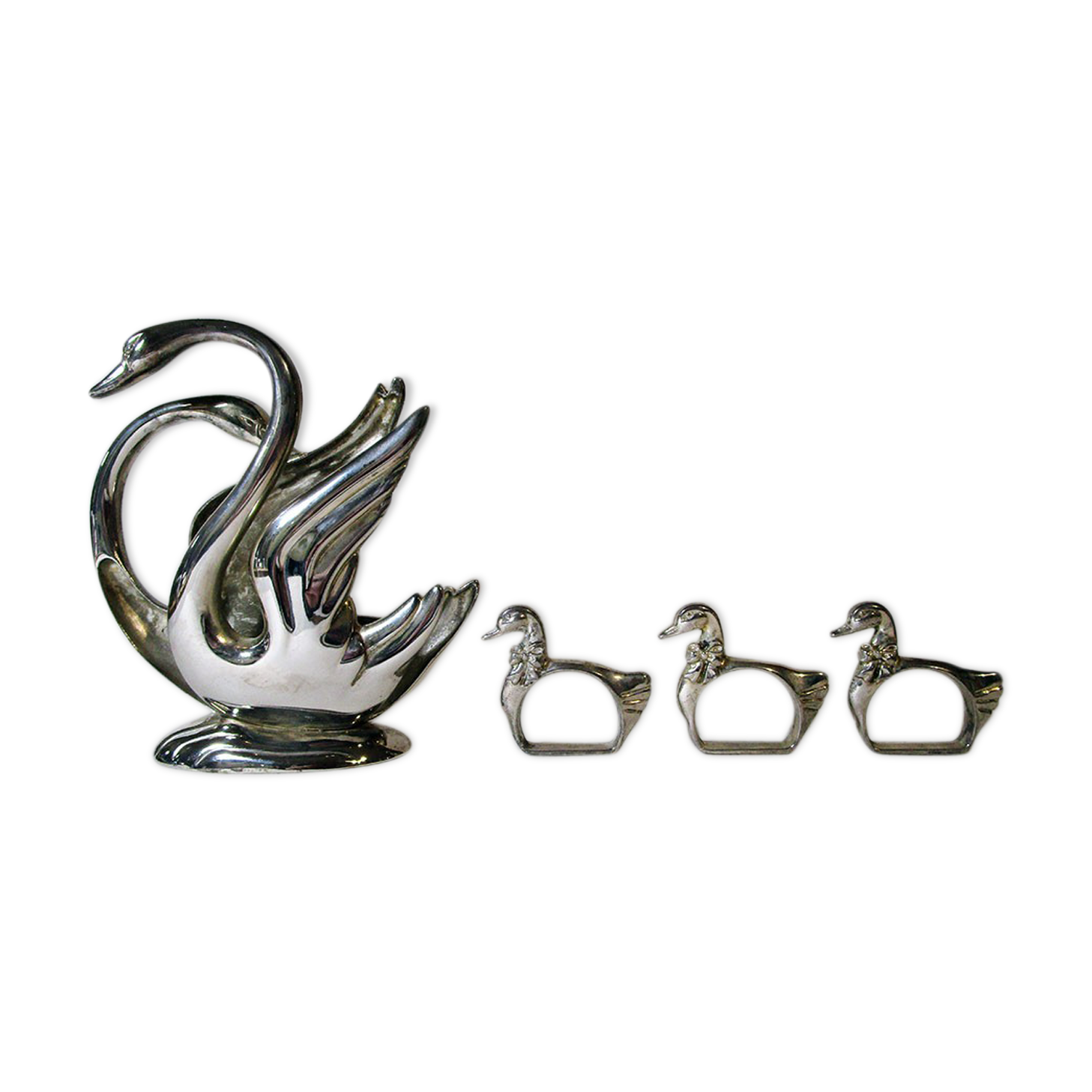 Paper towel holder with swans