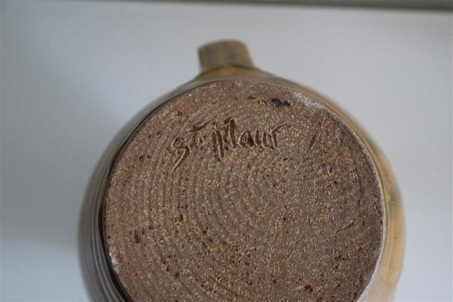 Handled stoneware vase by Michel Pastore
