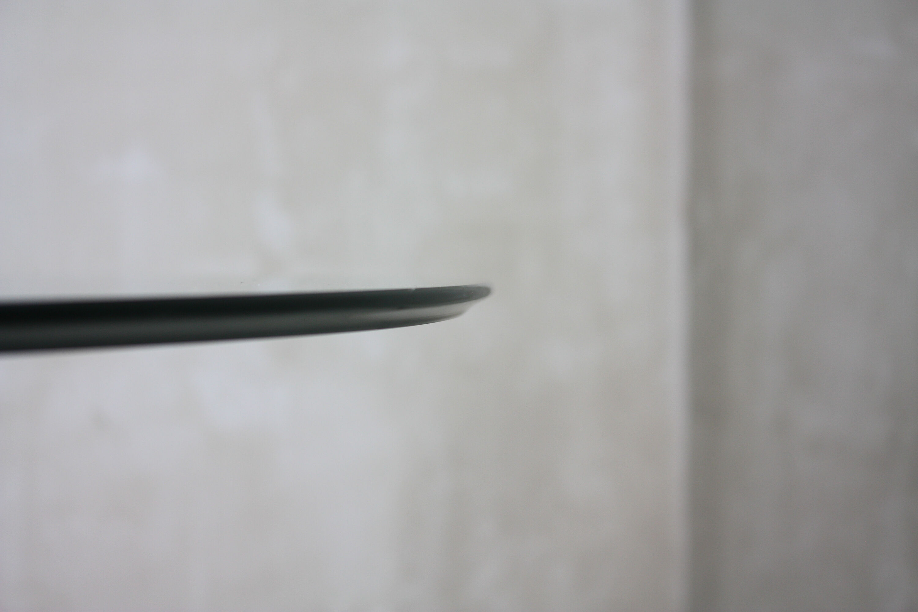 Table ovale de Pierre Vandel, années 1970