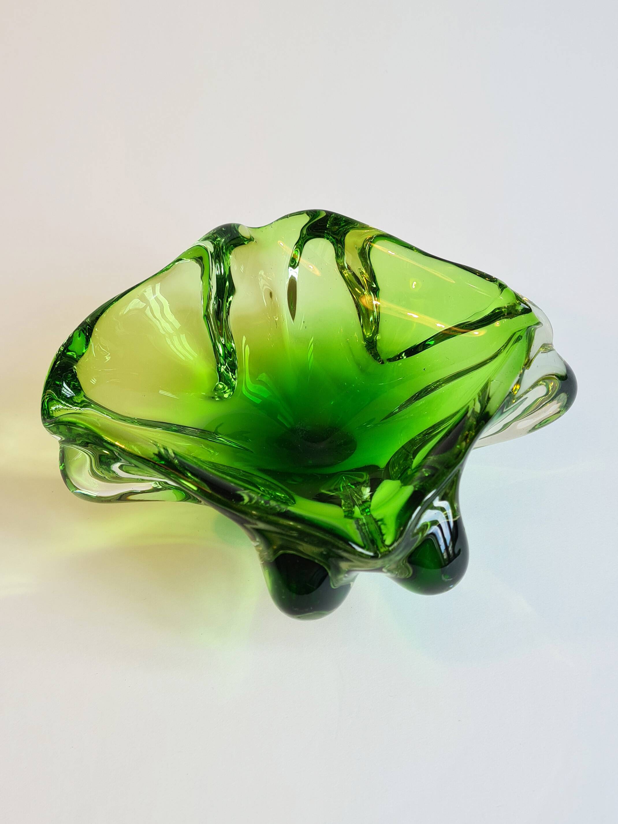 Vide-poche Murano “Vaseline” des Années 70 – Verre d’Uranium Vert Phosphore