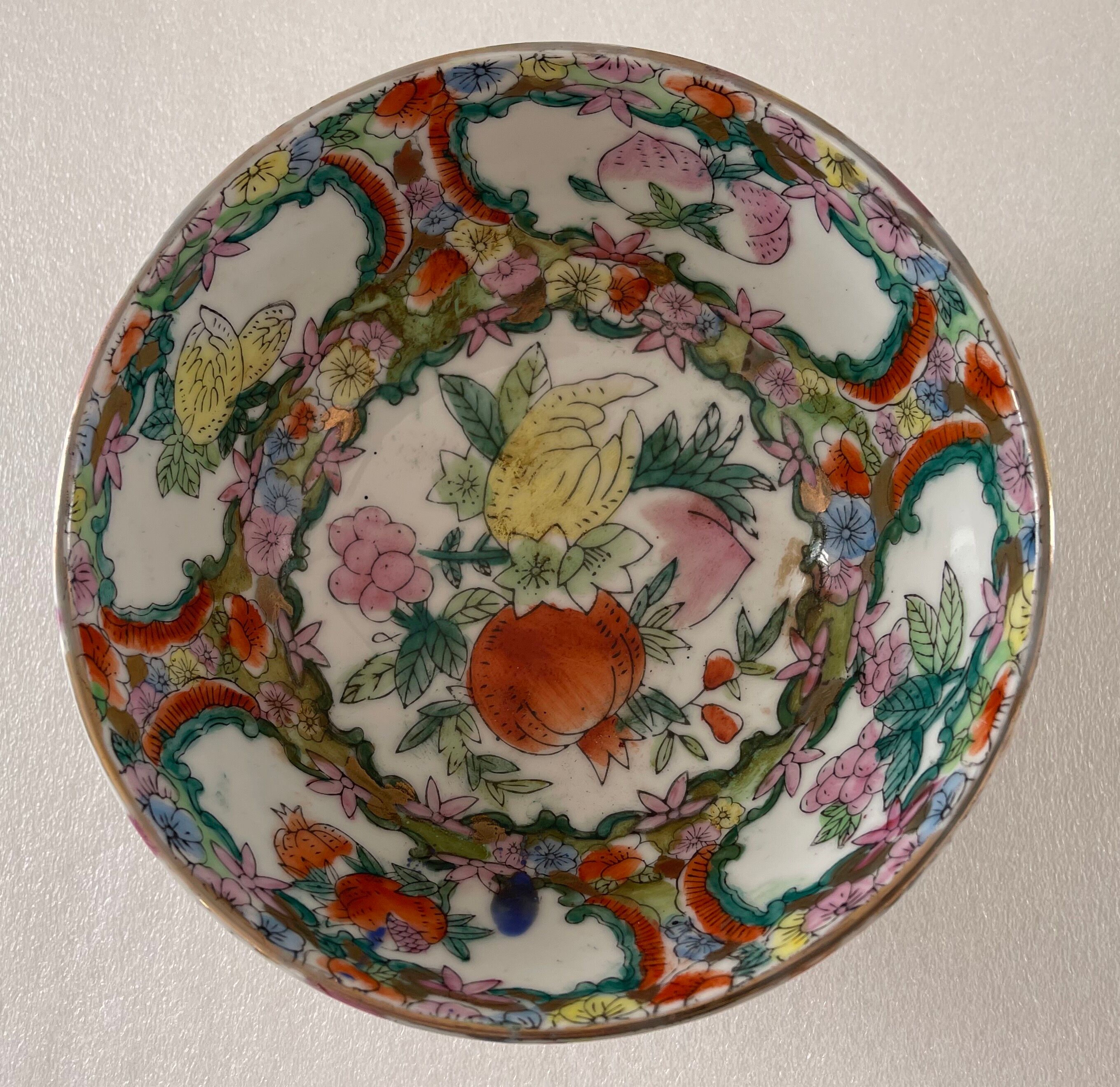 China Canton large porcelain bowl with polychrome decoration nineteenth