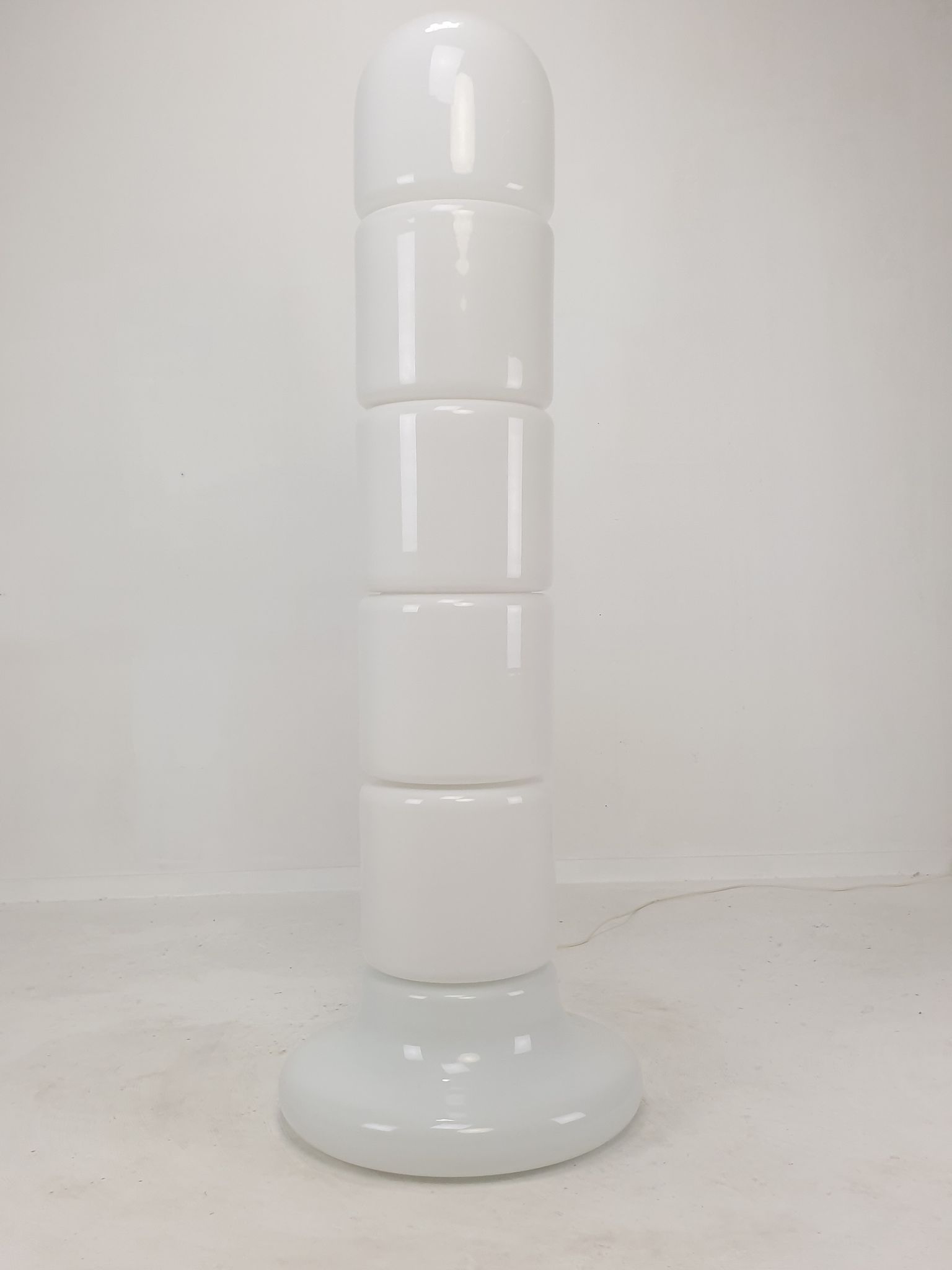 Italian opaline glass zea floor lamp by Salocchi for Lumenform, 1970s
