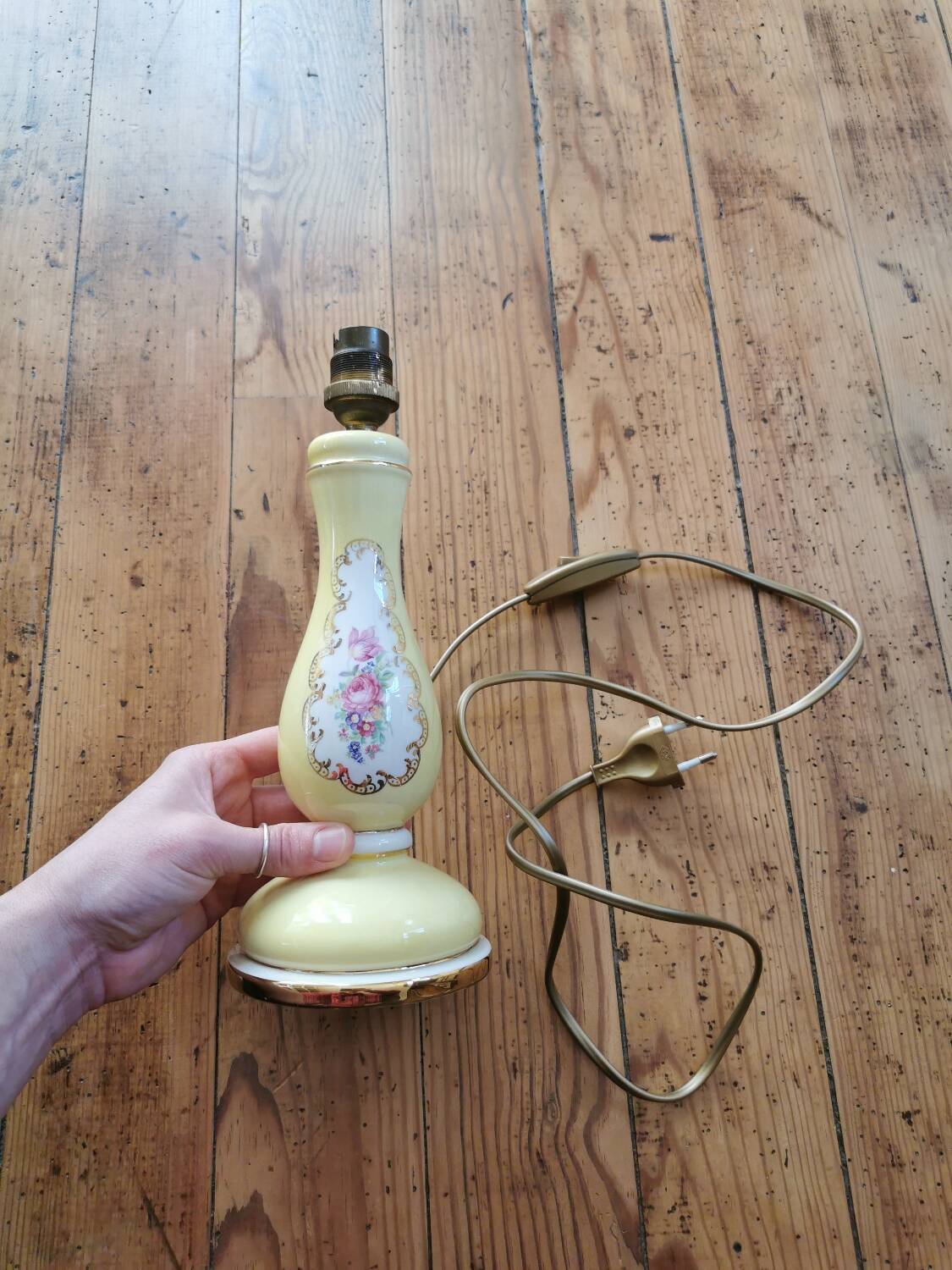 Porcelain table lamp