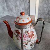 Porcelain teapot signed Tashiro