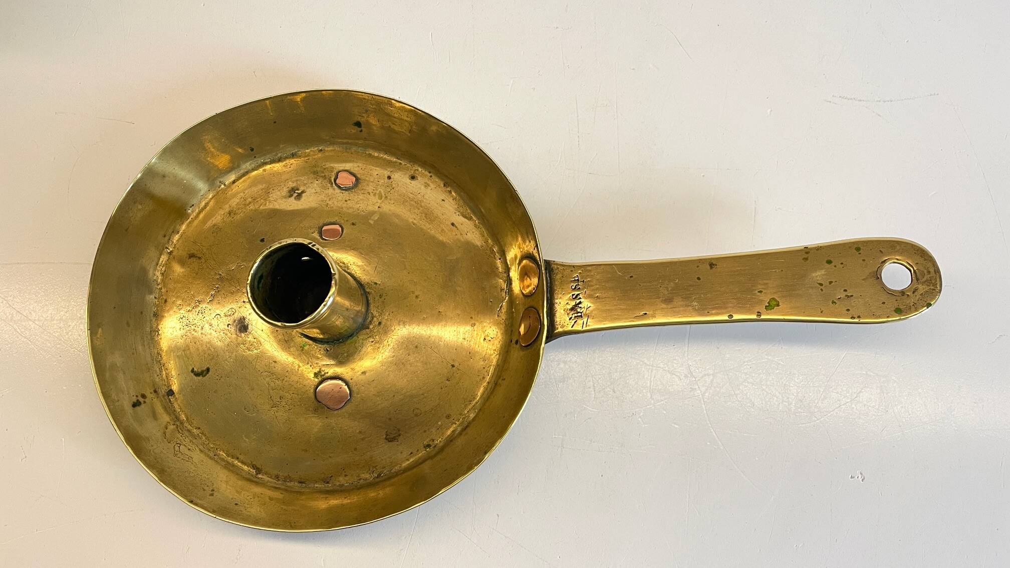 LOW HAND BRASS CANDLESTICK ANTIQUE