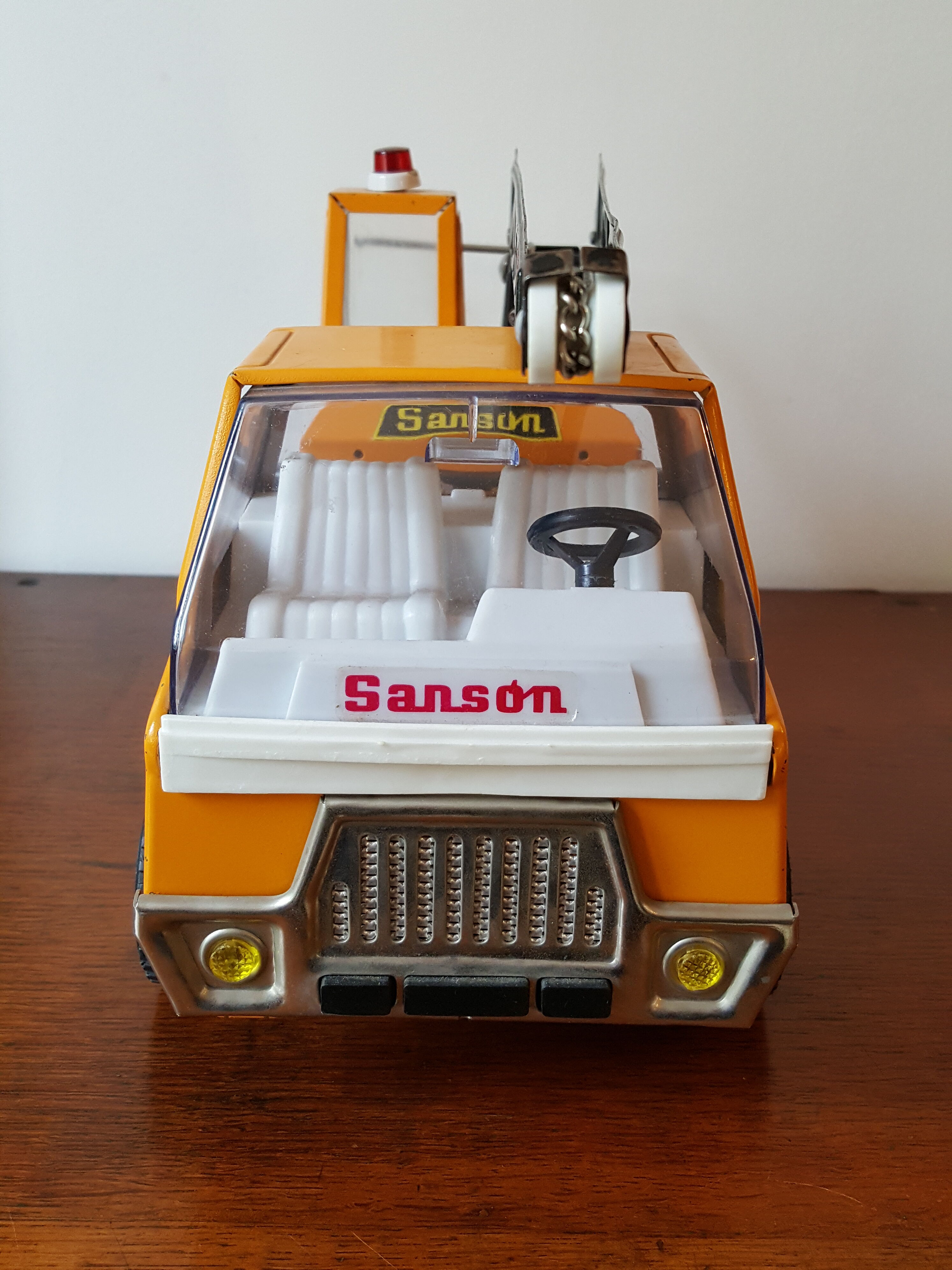 old truck sheet metal crane Sanson Junior Rico Espana 70s