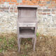 Ancienne table de chêvet en bois cerusé gris