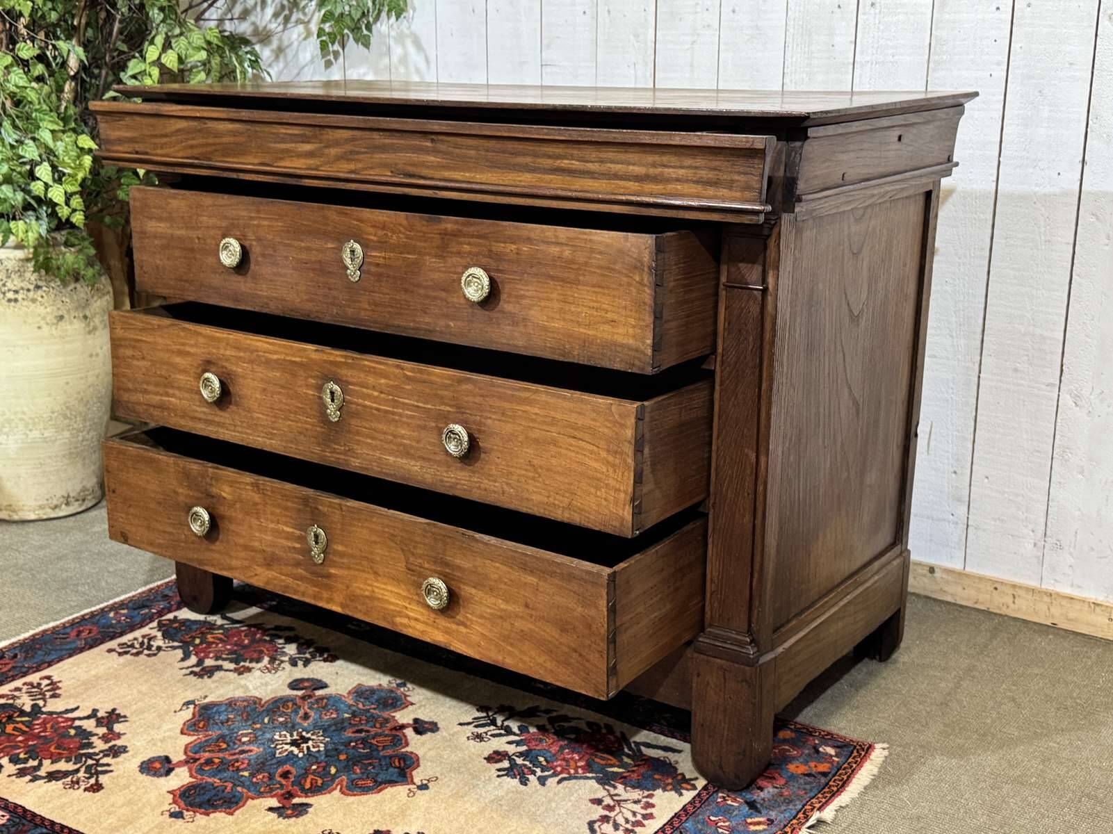 Commode Restauration 19ème en châtaigner