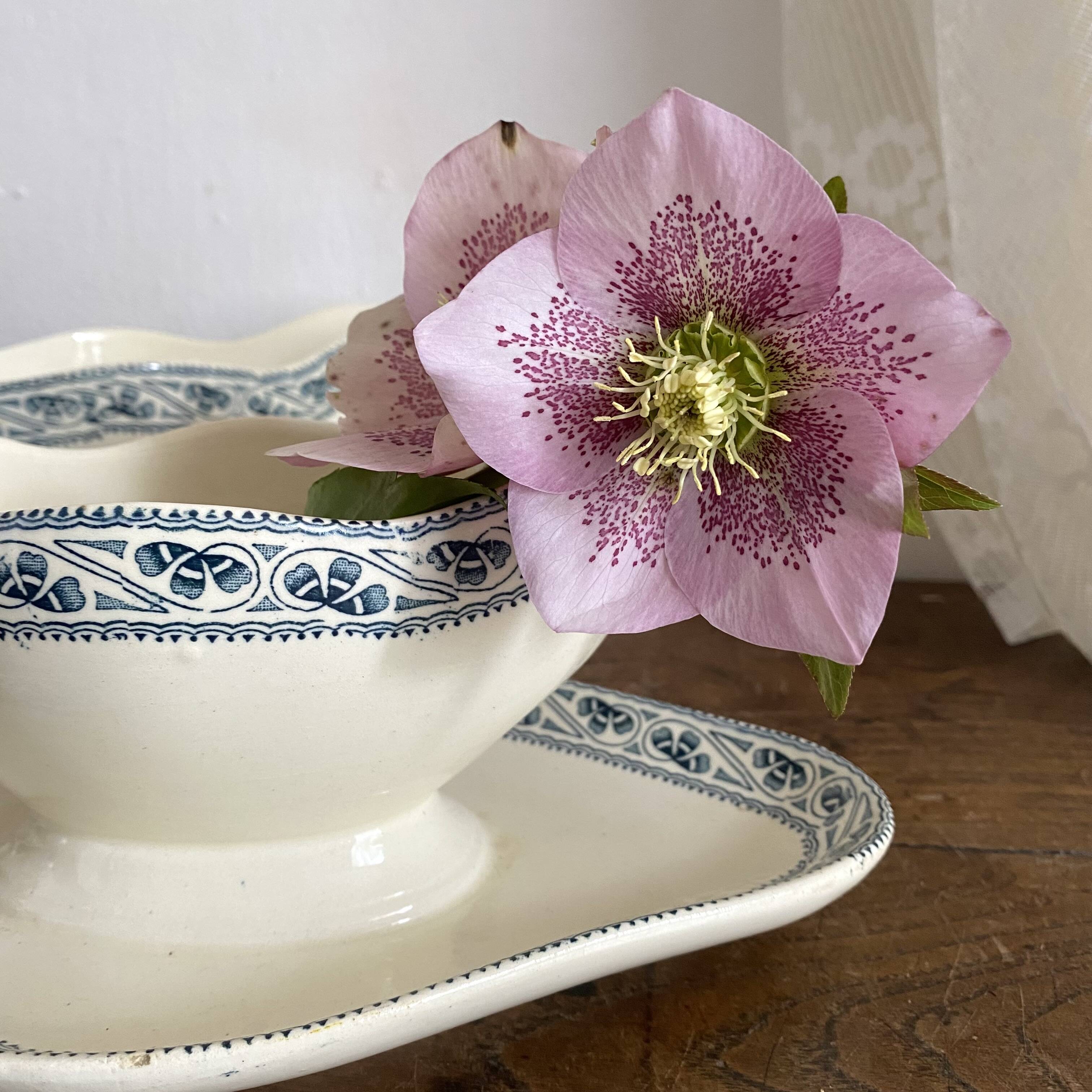 Choisy le roi "Champigny" iron clay sauceboats