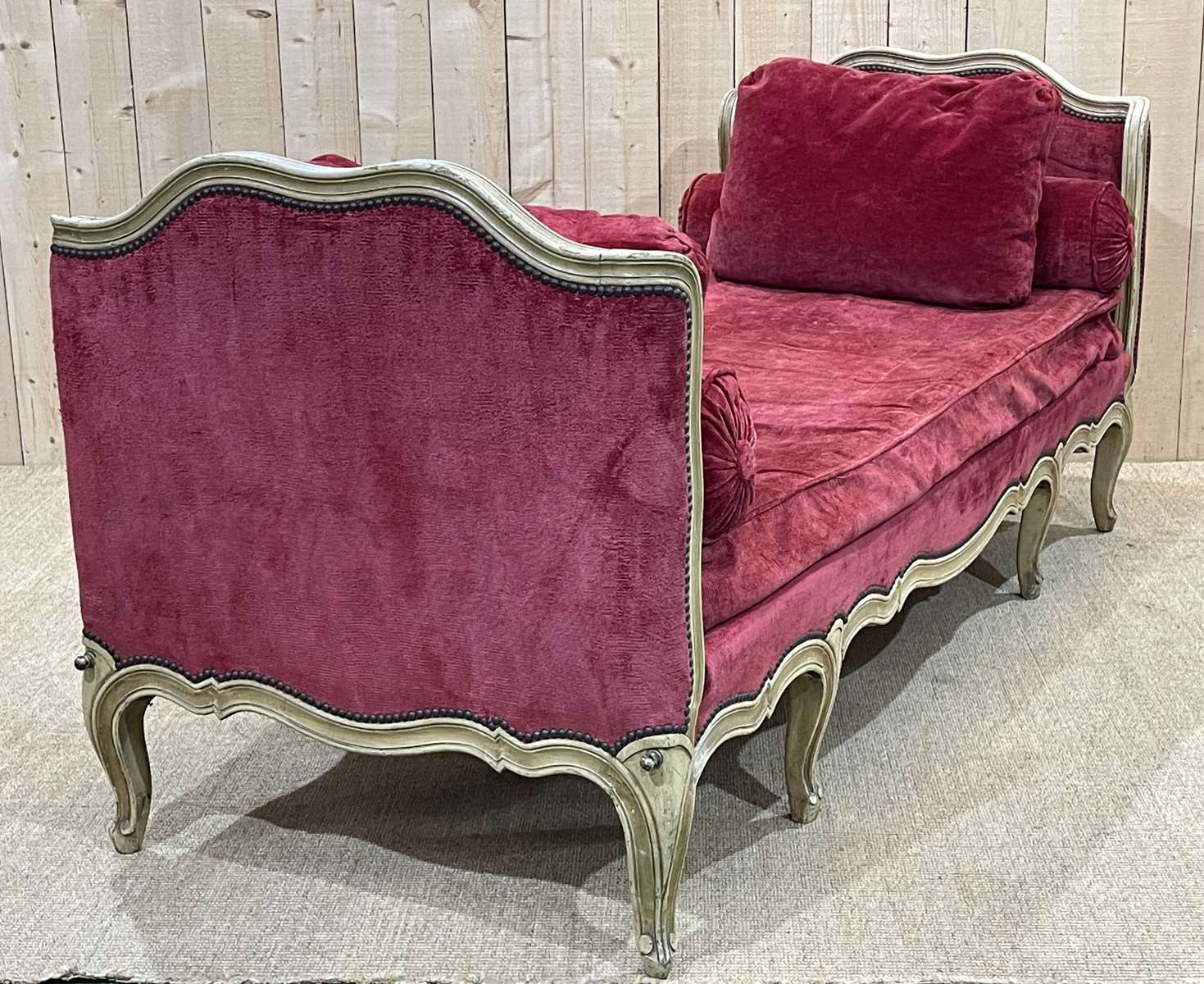 Louis XV style daybed in painted wood and covered with a red velvet