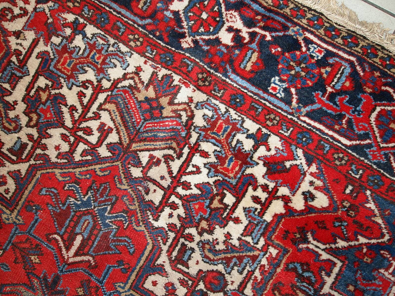 Tapis Heriz Antique du Moyen-Orient, Années 1950, Élégance Traditionnelle