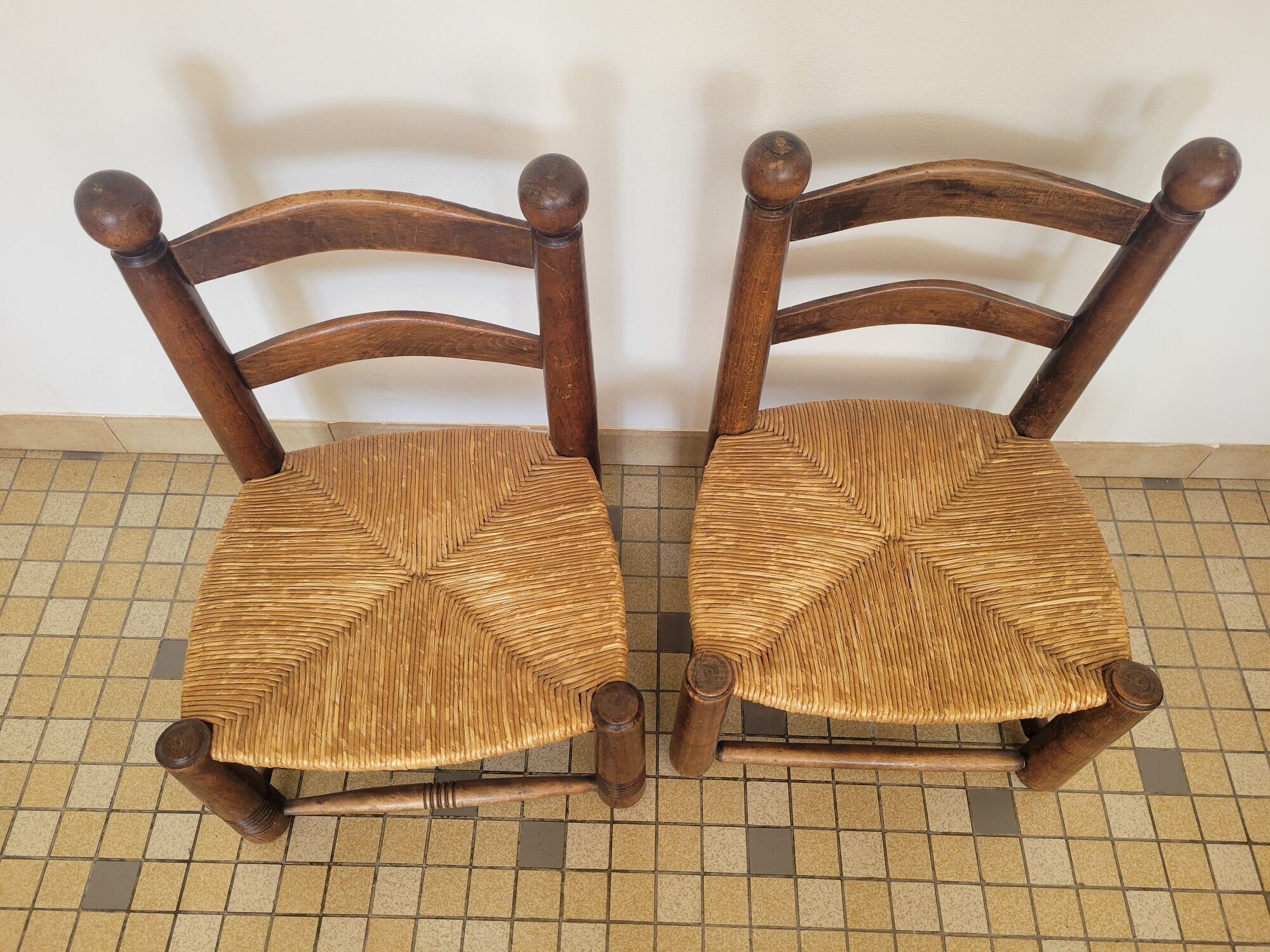 Duo de chaises de cheminée en bois et paille