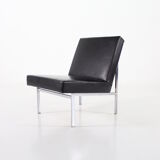 Paire de chauffeuses modernistes en cuir noir