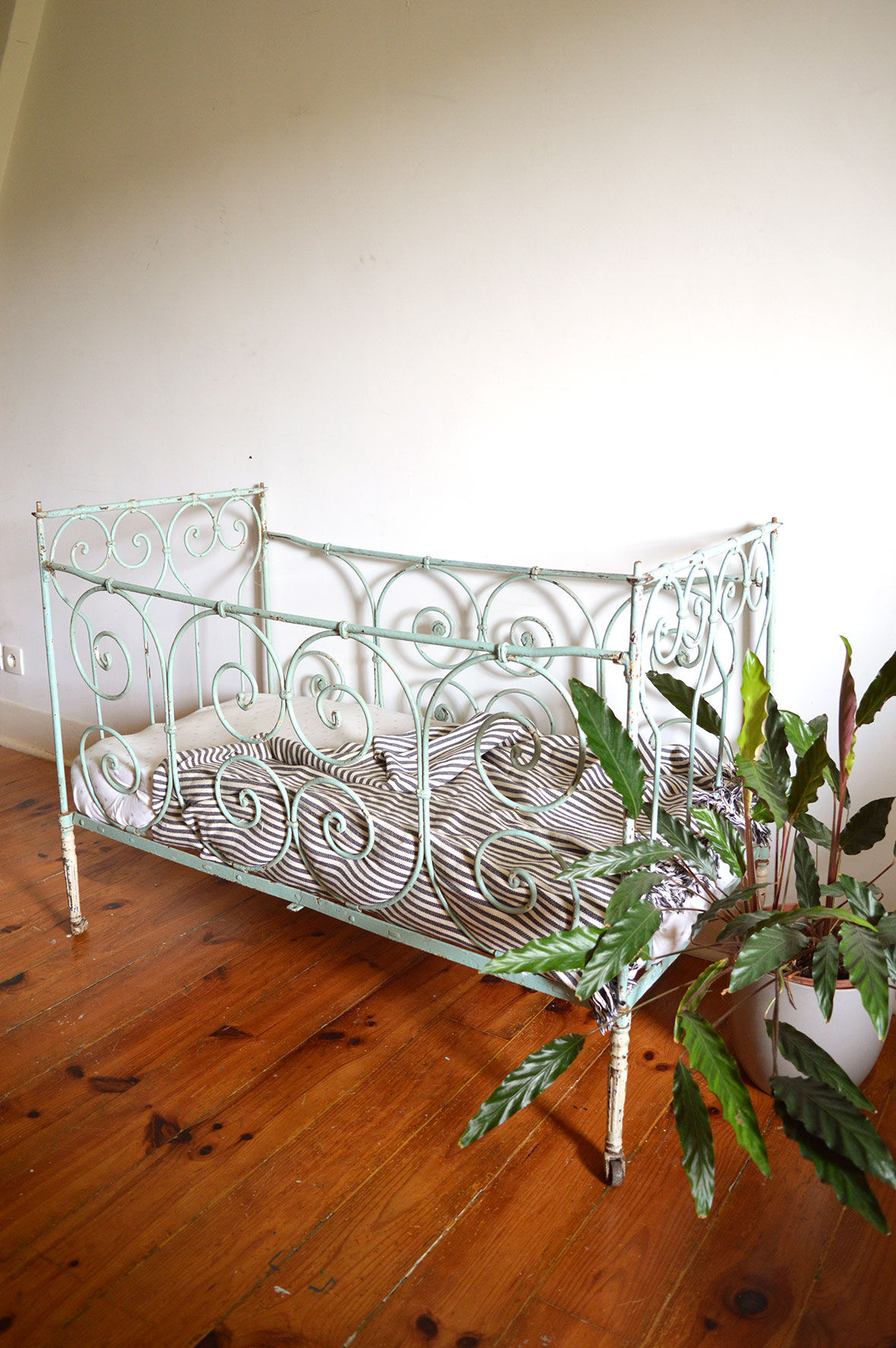 Wrought iron green water bench