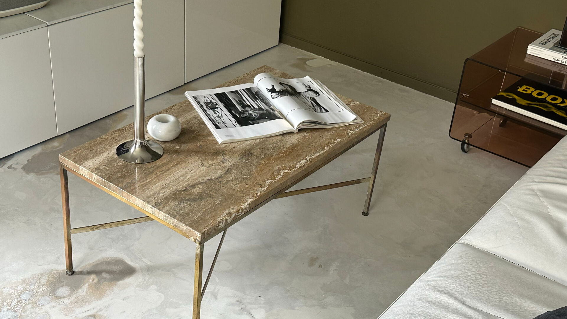 Table basse travertin et laiton