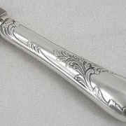 Christofle Marly, 12 silver-plated table knives, in excellent condition.