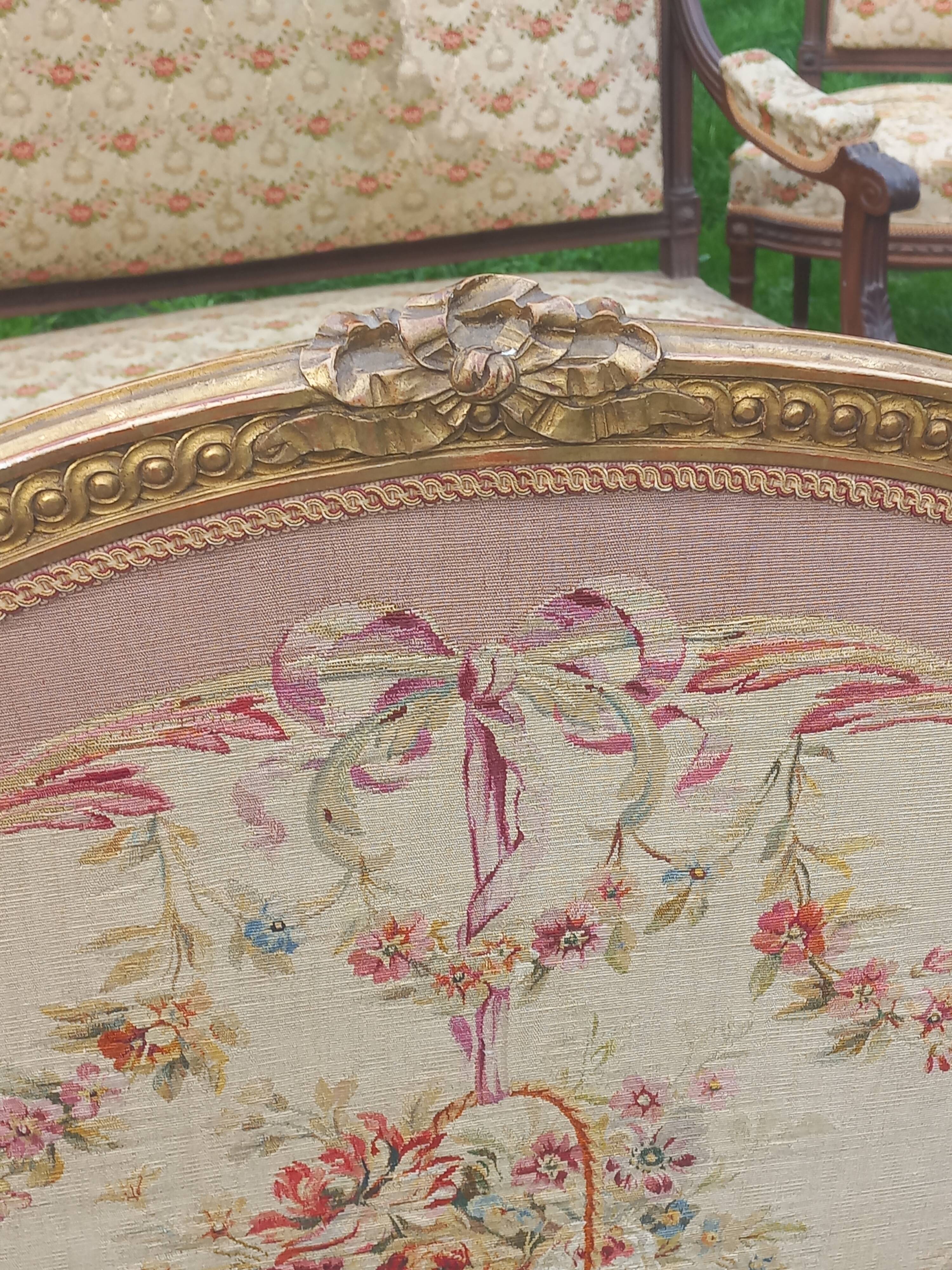 Golden wooden fireplace screen and Aubusson tapestry, 19th century.