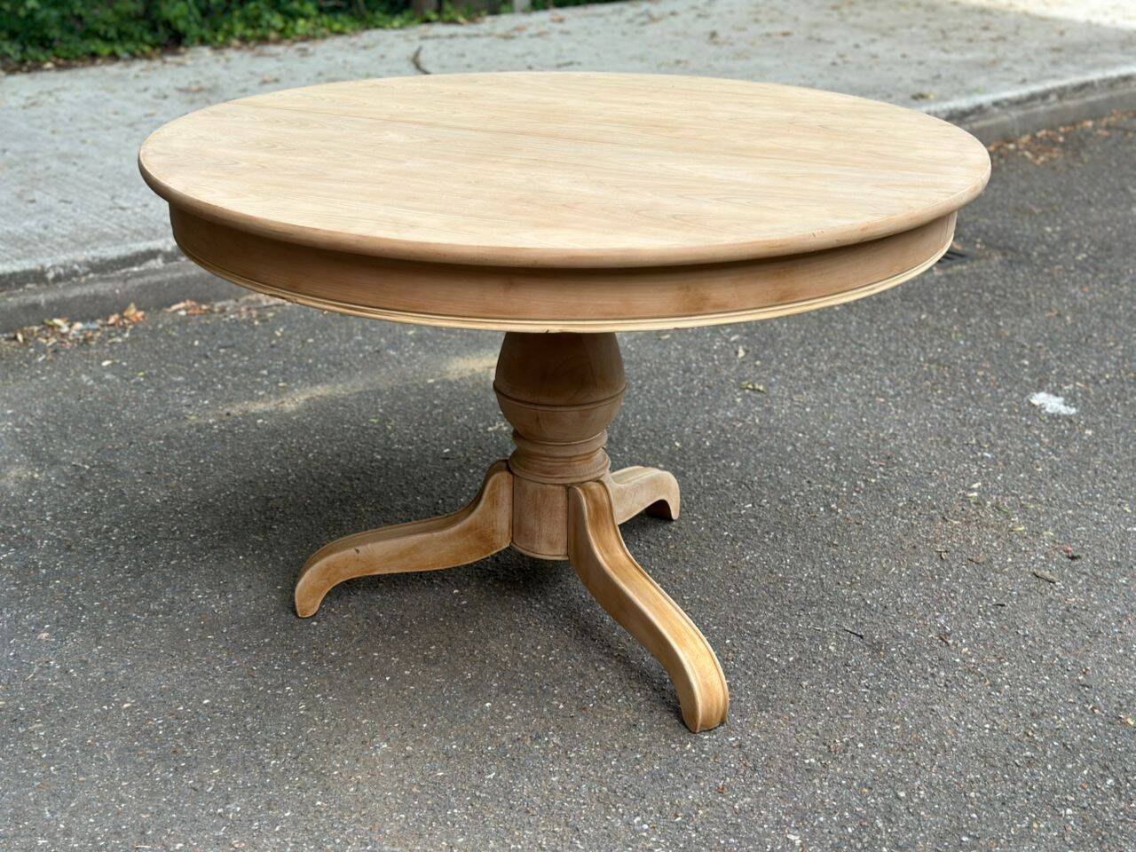 Table à manger ronde extensible rénovée pied central tripode bois 115-205cm