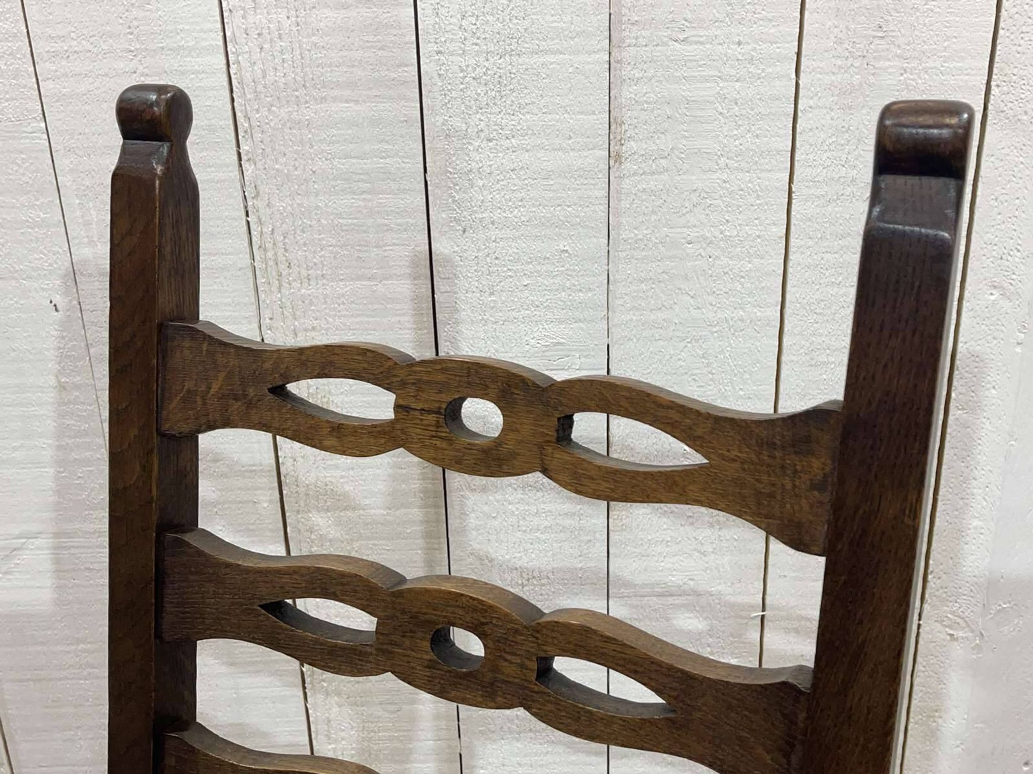 Suite de 6 chaises anglaises 19ème en chêne