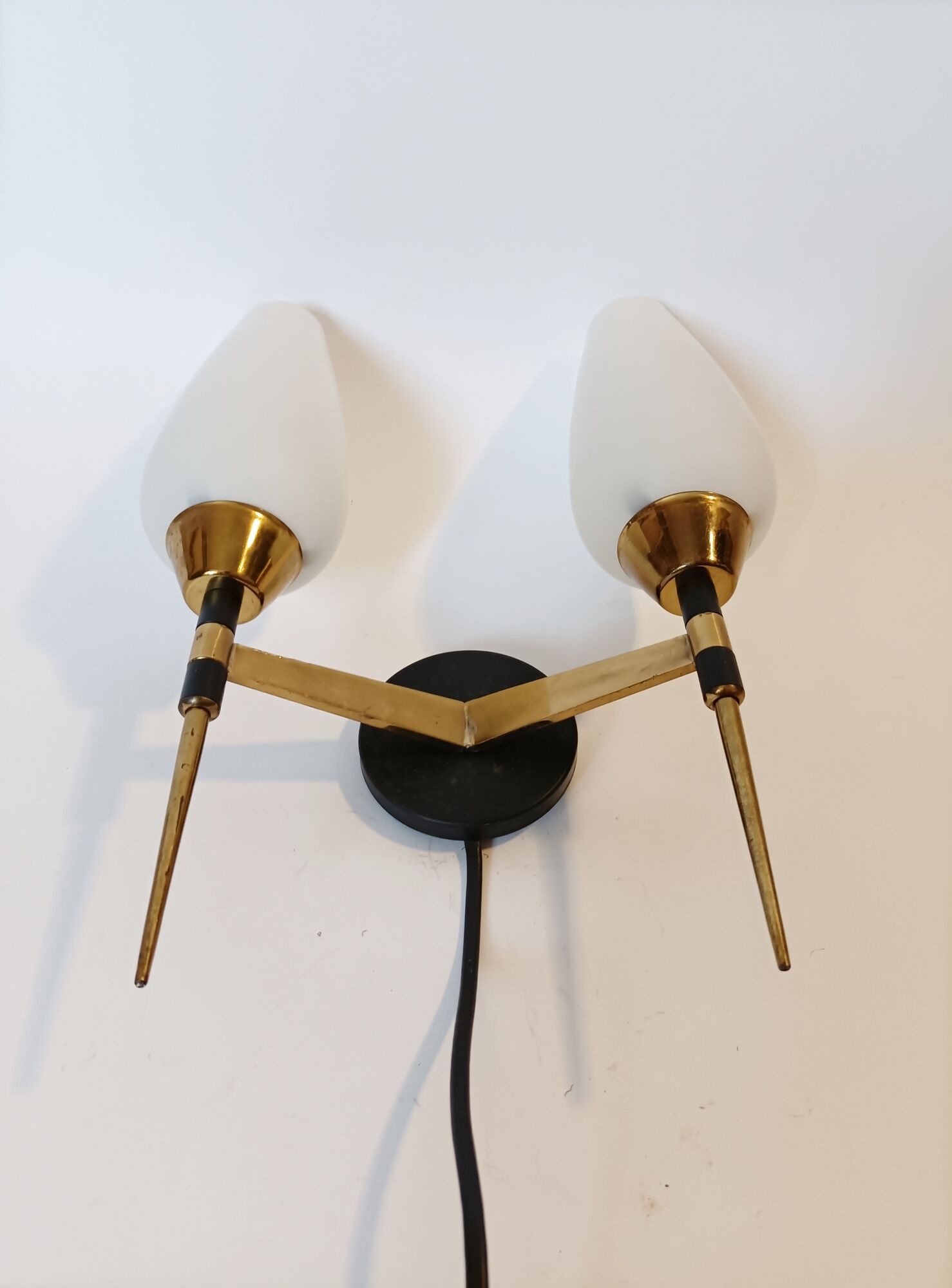 M.D two-arm wall lamp in gilded brass and black metal 1960