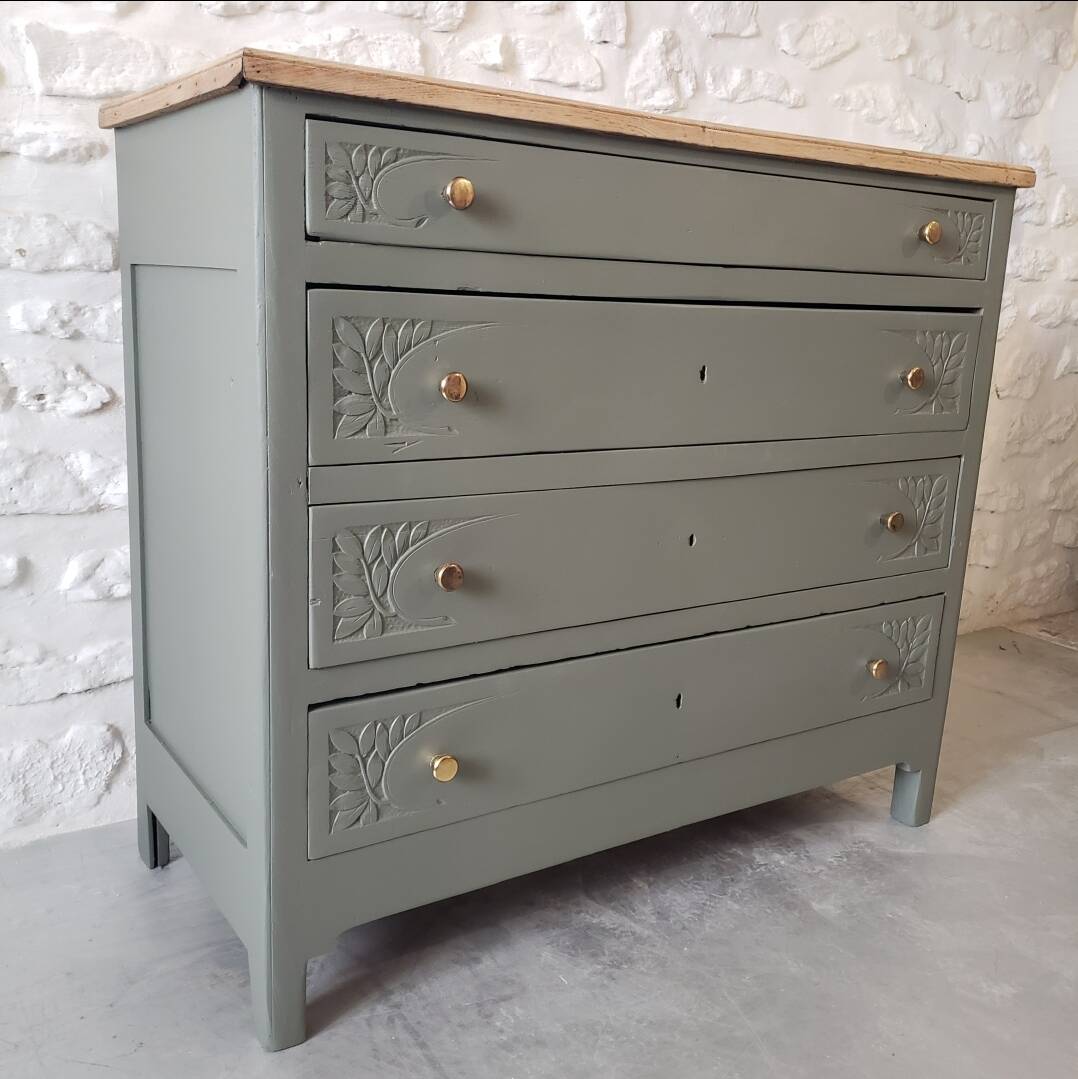 Large solid oak chest of drawers