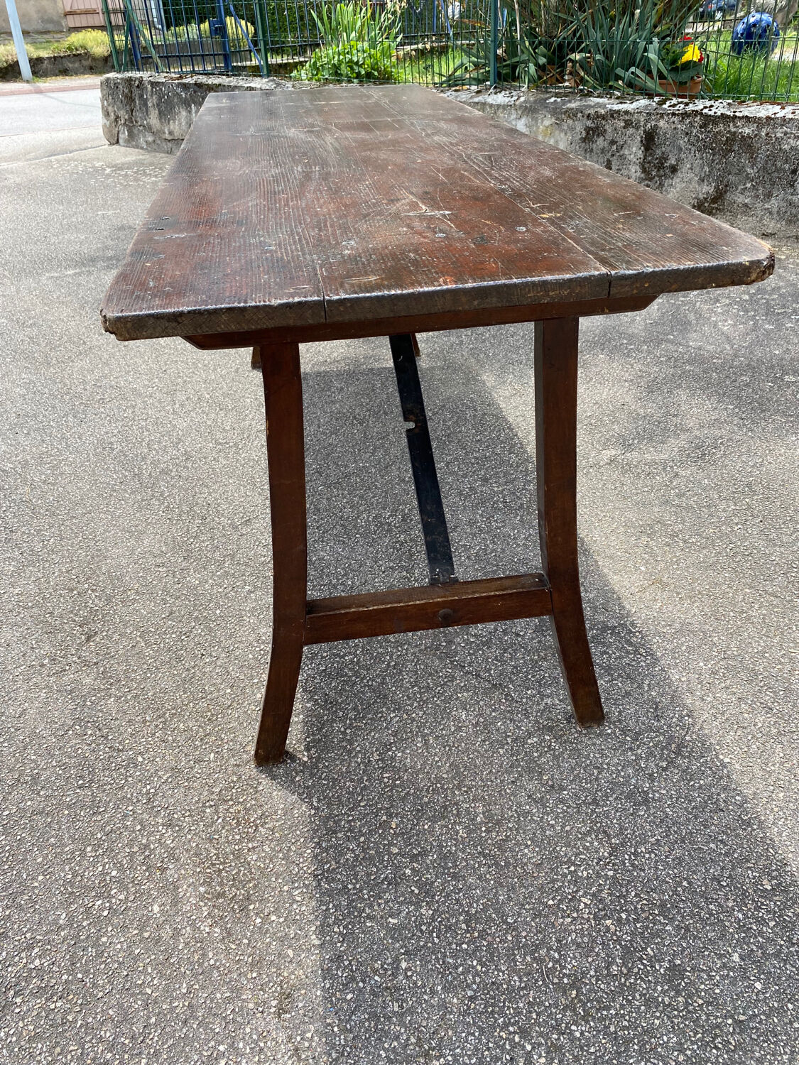 Folding brasserie table