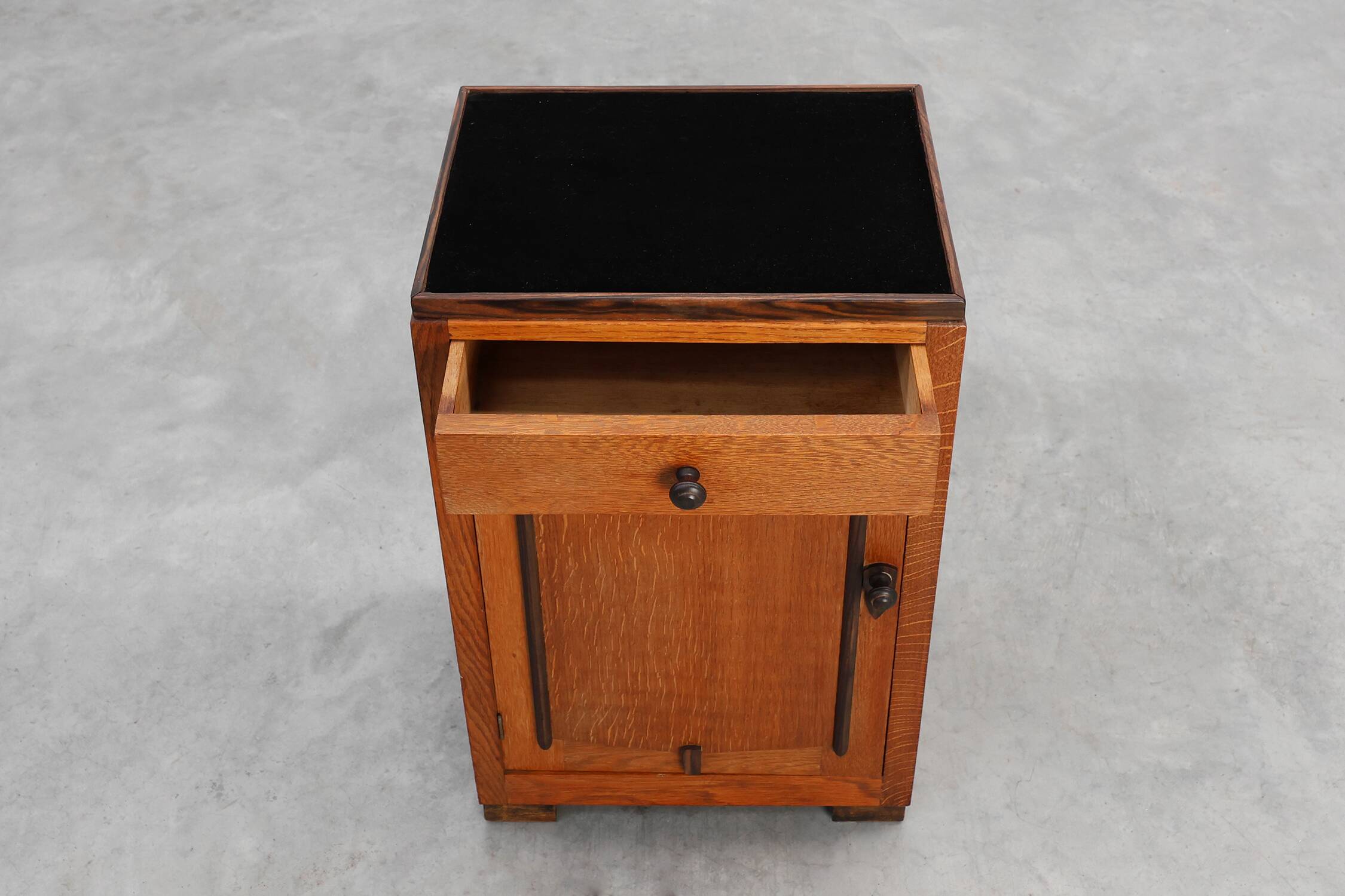 Table de nuit Art Nouveau "Amsterdamse School", Pays-Bas vers 1925