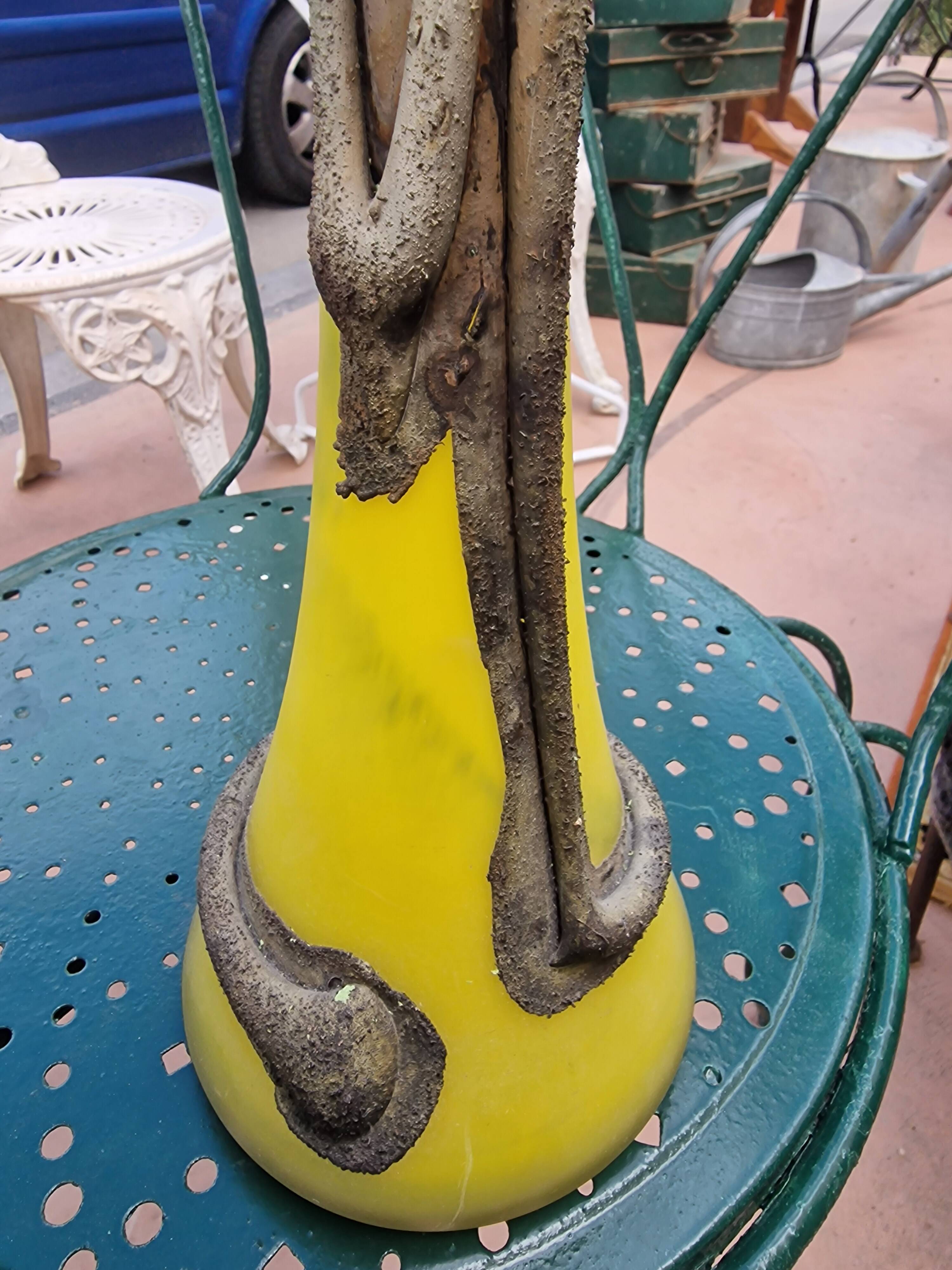 Vase art déco en pâte de verre et fer forgé – Années 1950