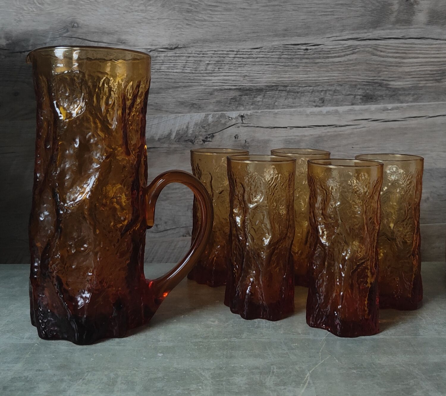 Pitcher and its glasses in amber glass