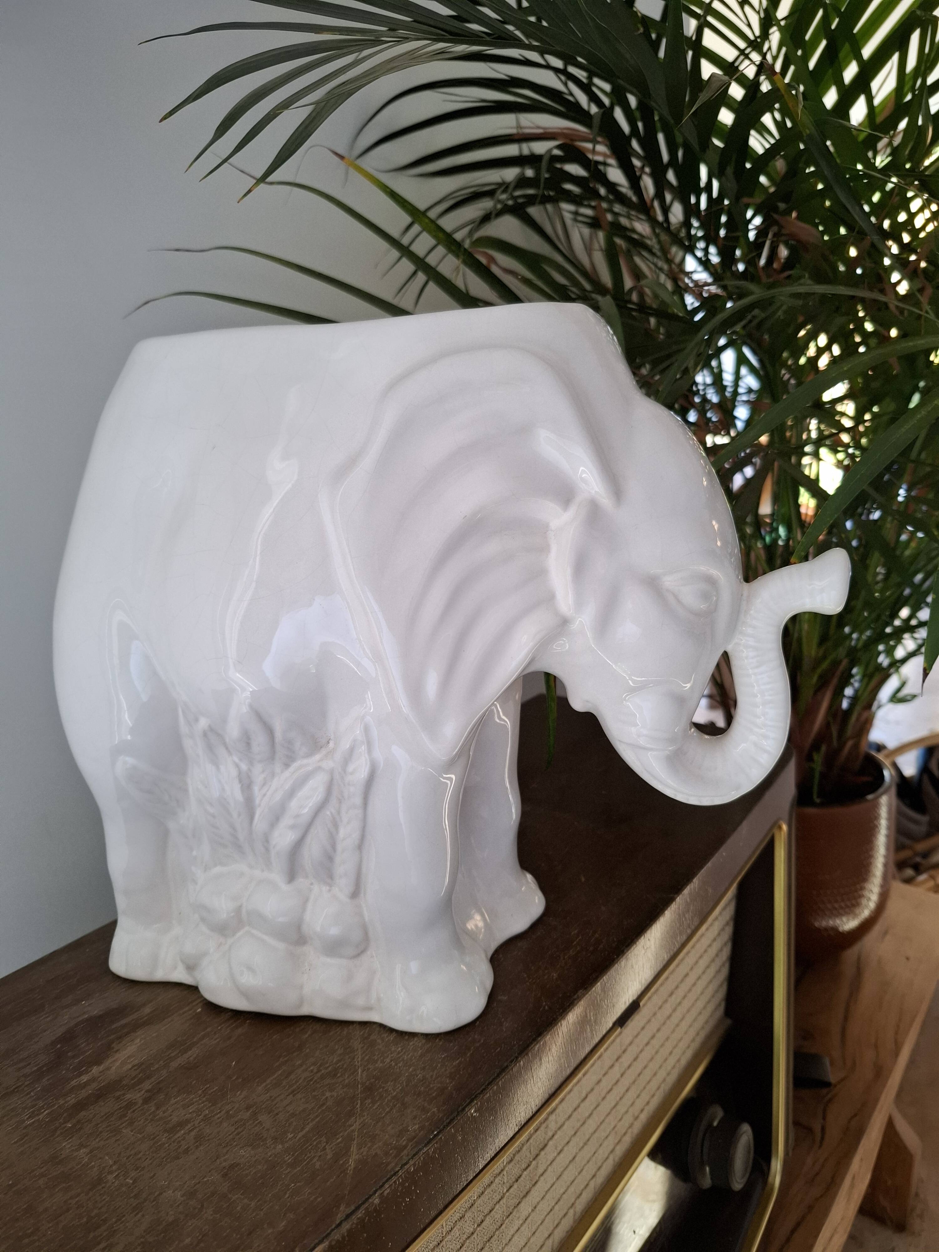 Elephant vase / cache pot in white ceramic