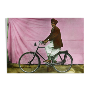 Portrait d’un homme sur son velo,