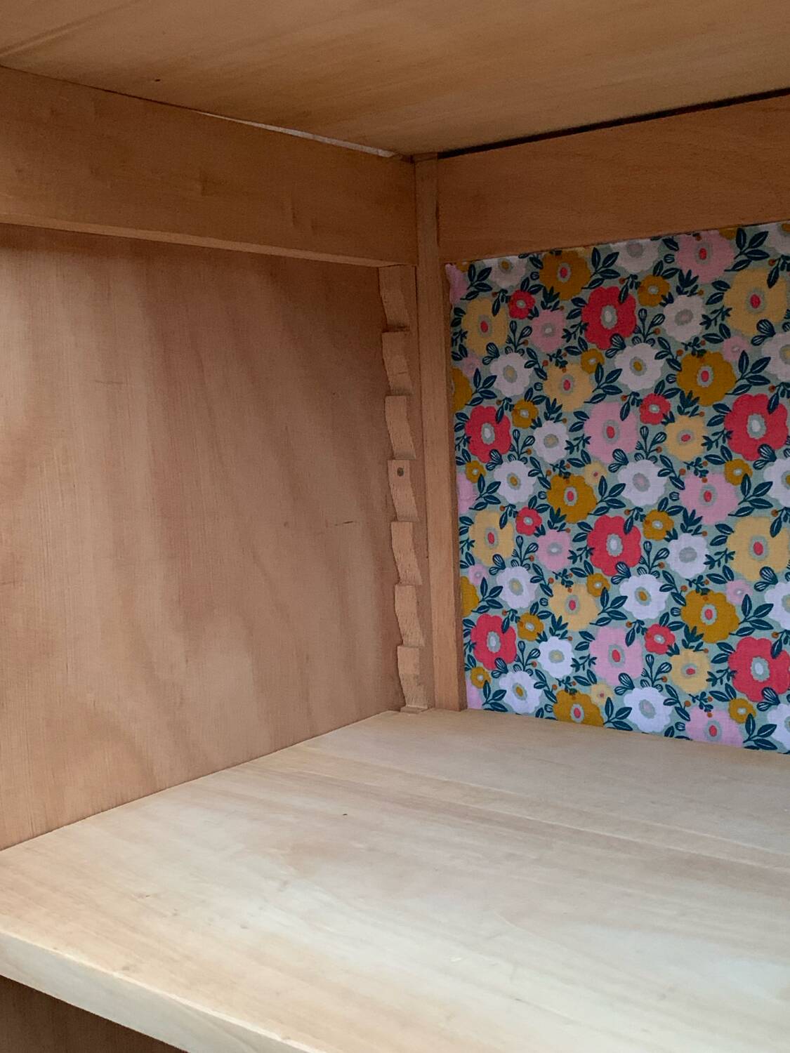 Armoire parisienne asymétrique bois brut 1950