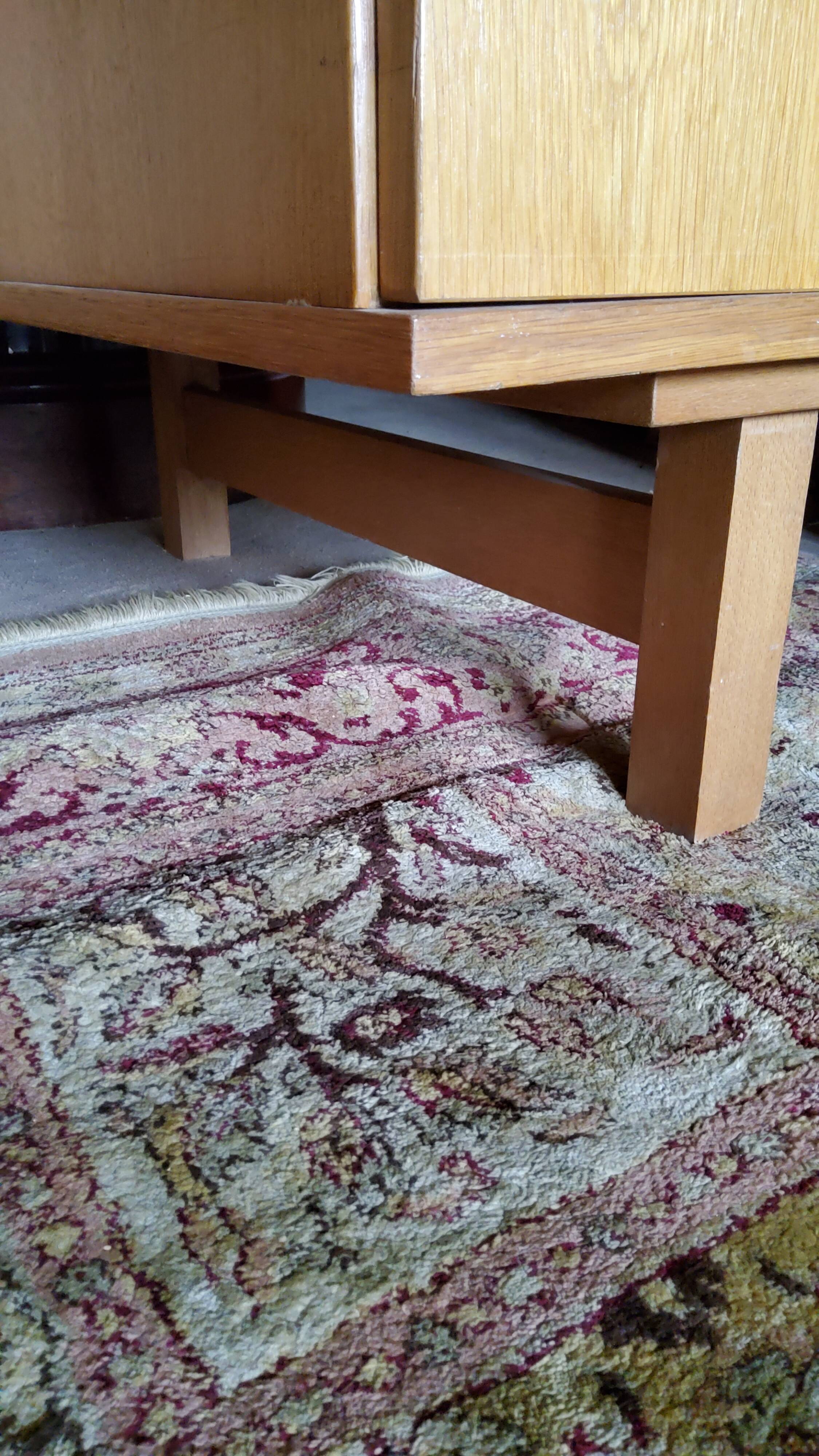 Office of the 60s /70s with blond oak caissons